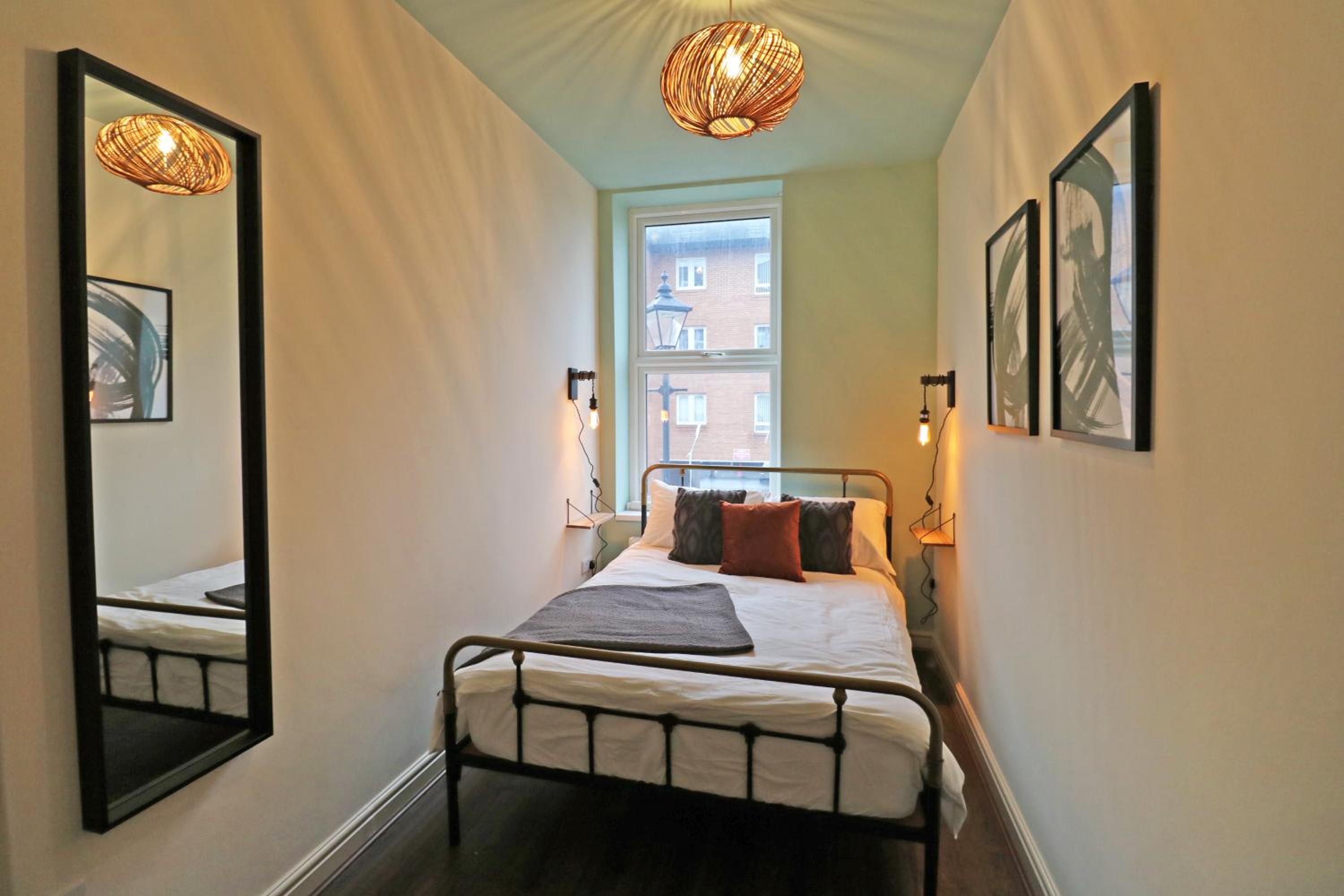 One-Bedroom Apartment photo 1