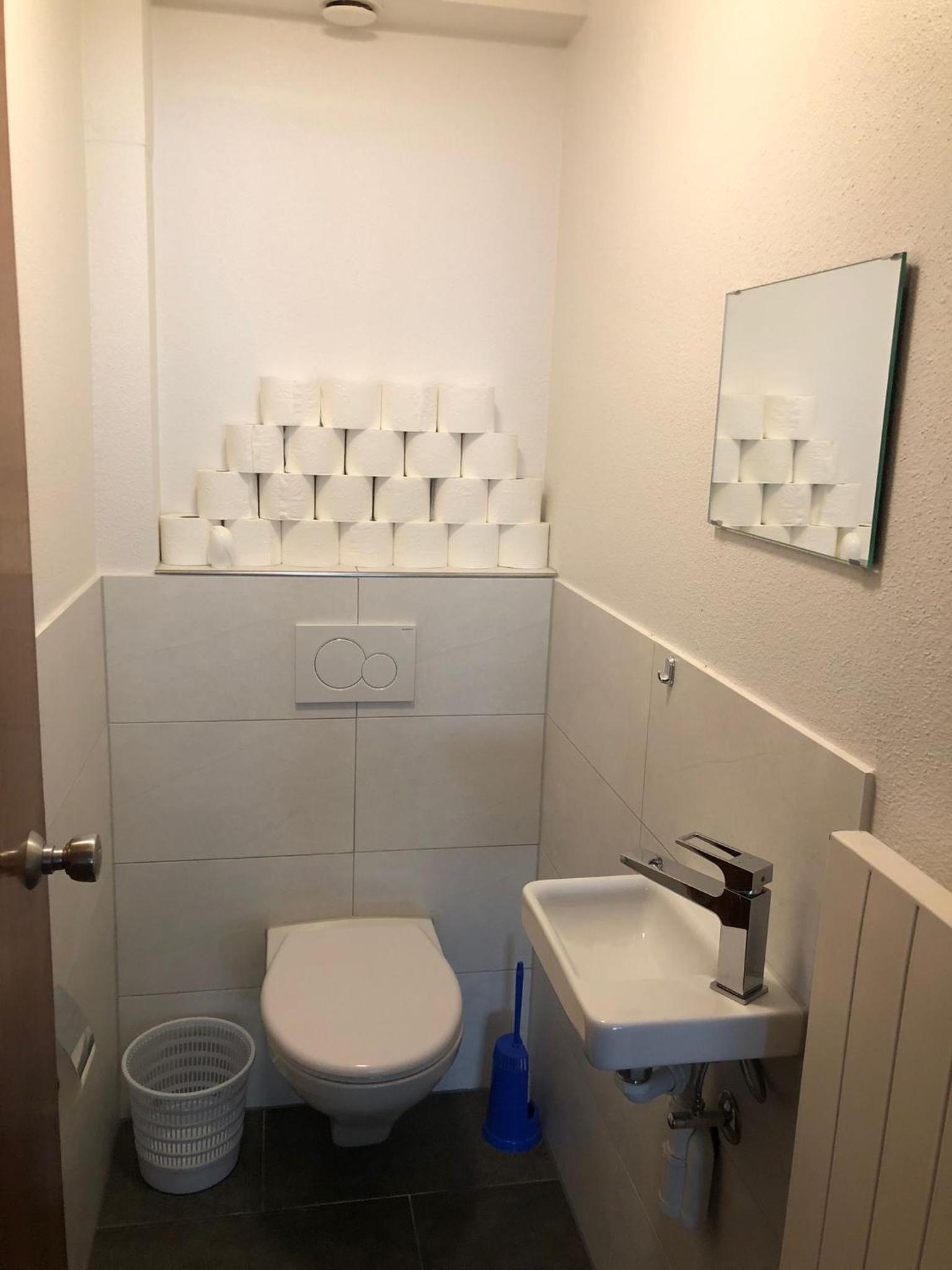 Single Room with Shared Shower and Toilet photo 3