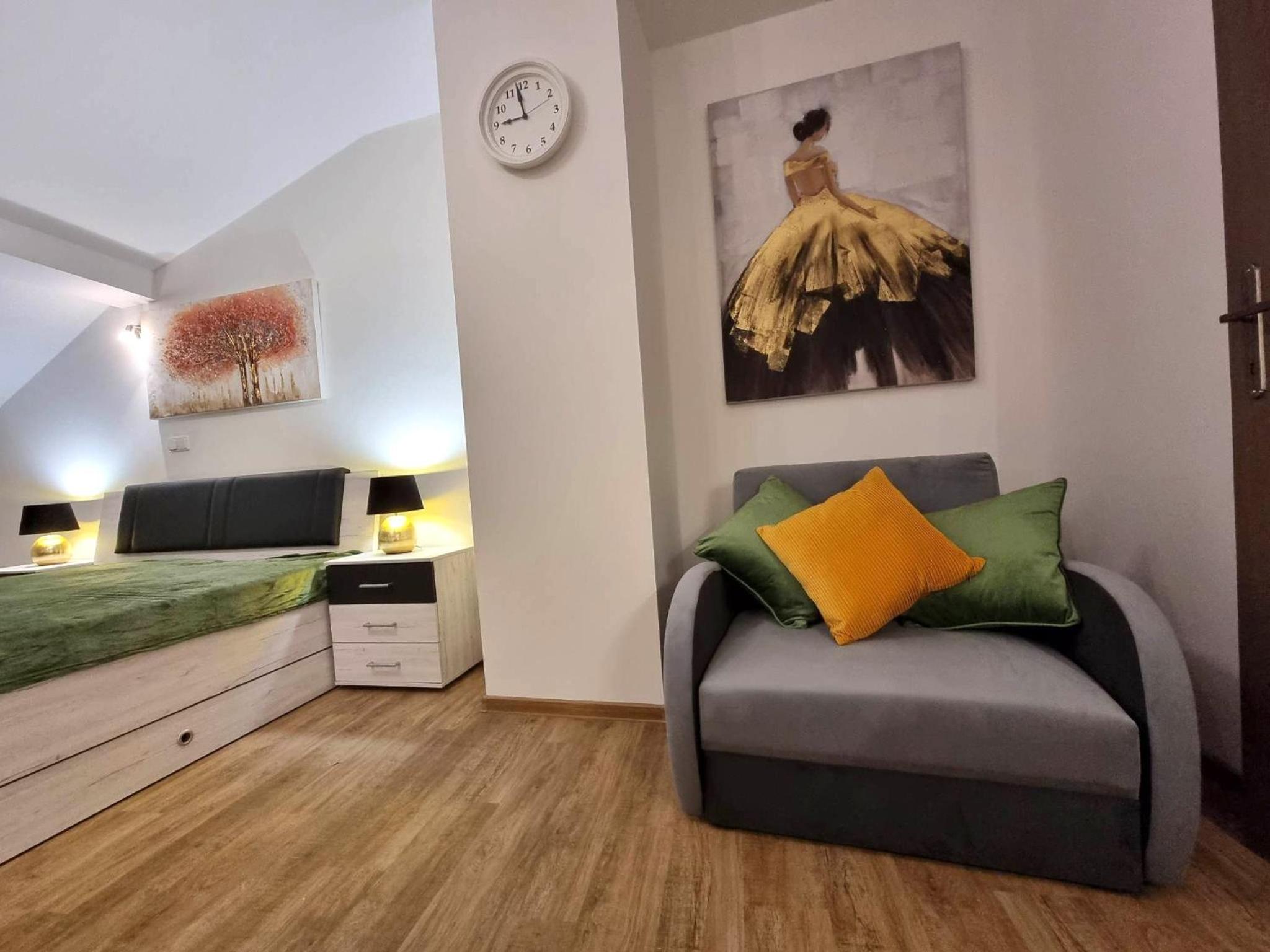 One-Bedroom Apartment photo 1