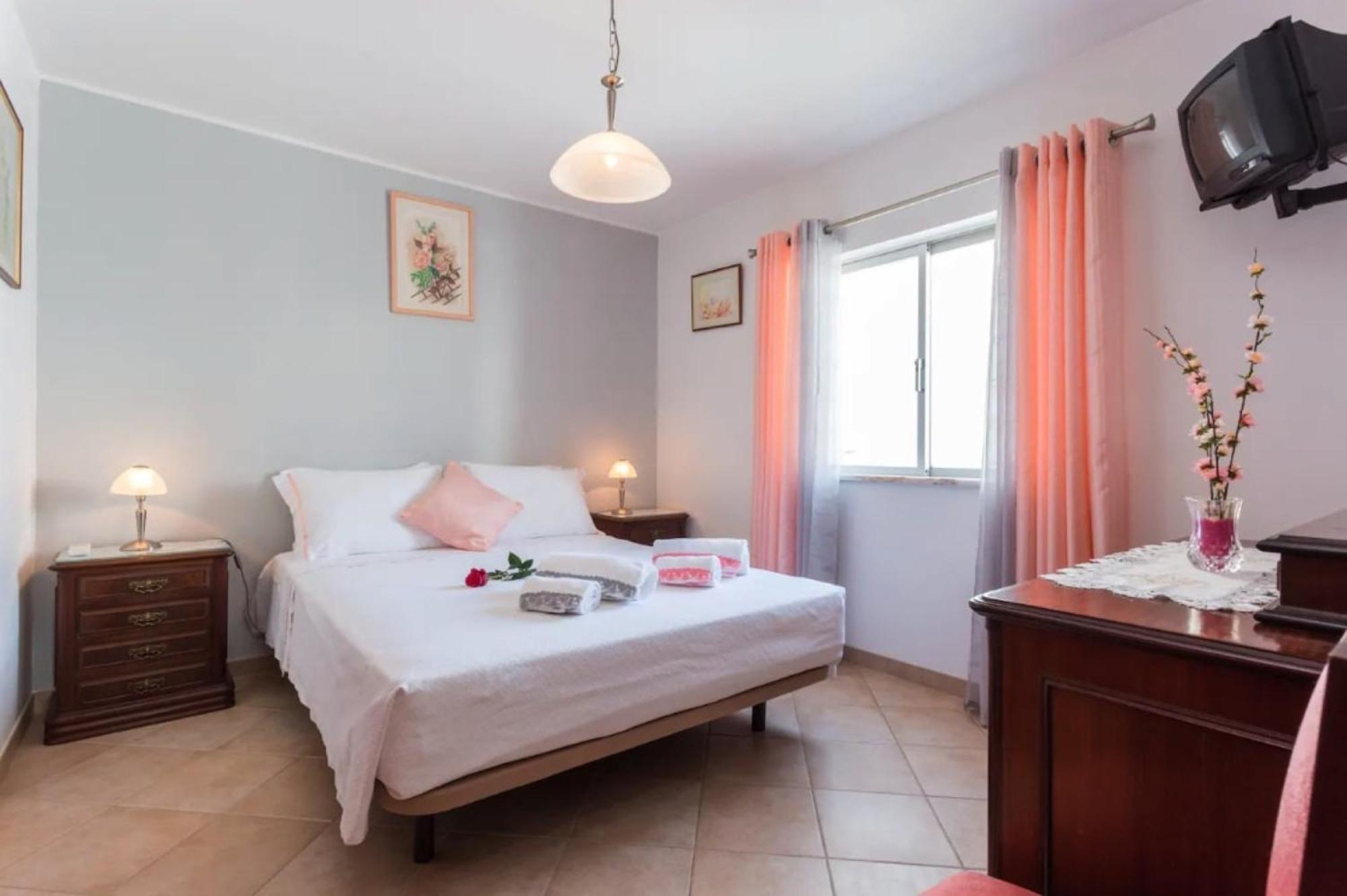 Two-Bedroom Deluxe Apartment with Balcony