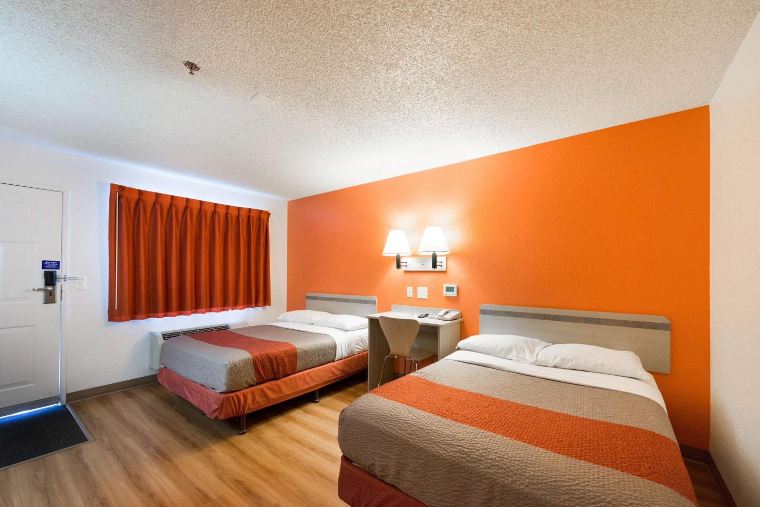 Quadruple Room - Disability Access photo 1