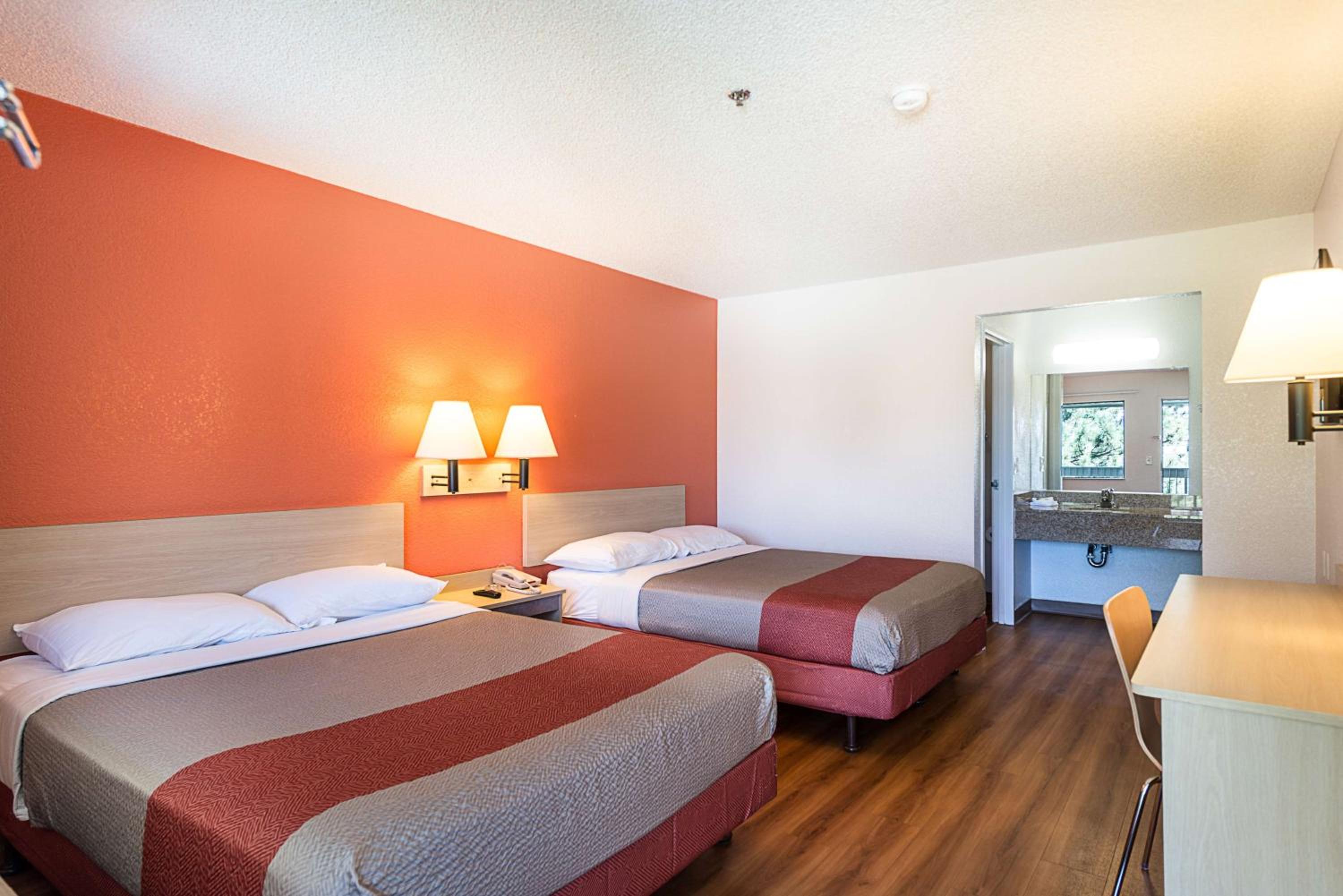 Quadruple Room - Disability Access photo 3