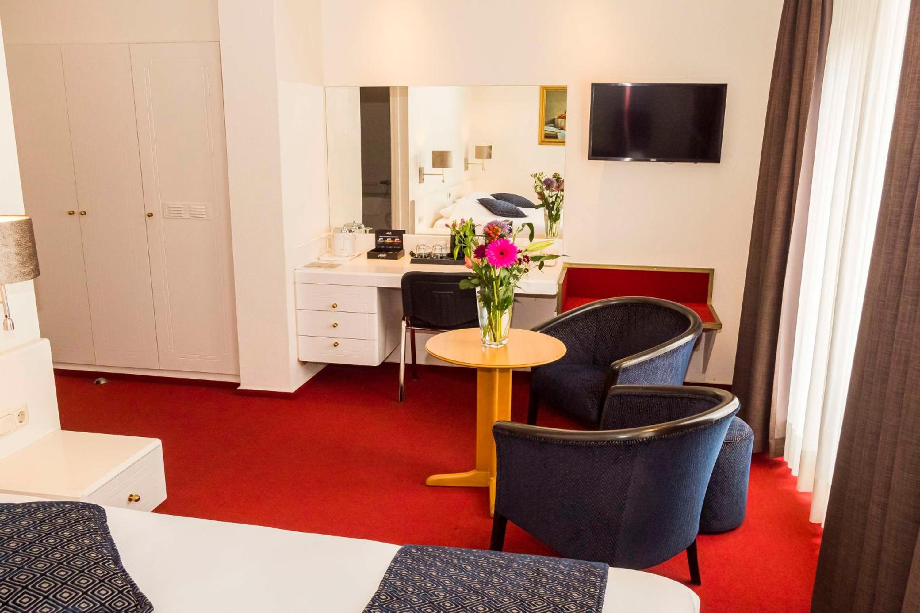 Junior Suite with Two Single Beds photo 2
