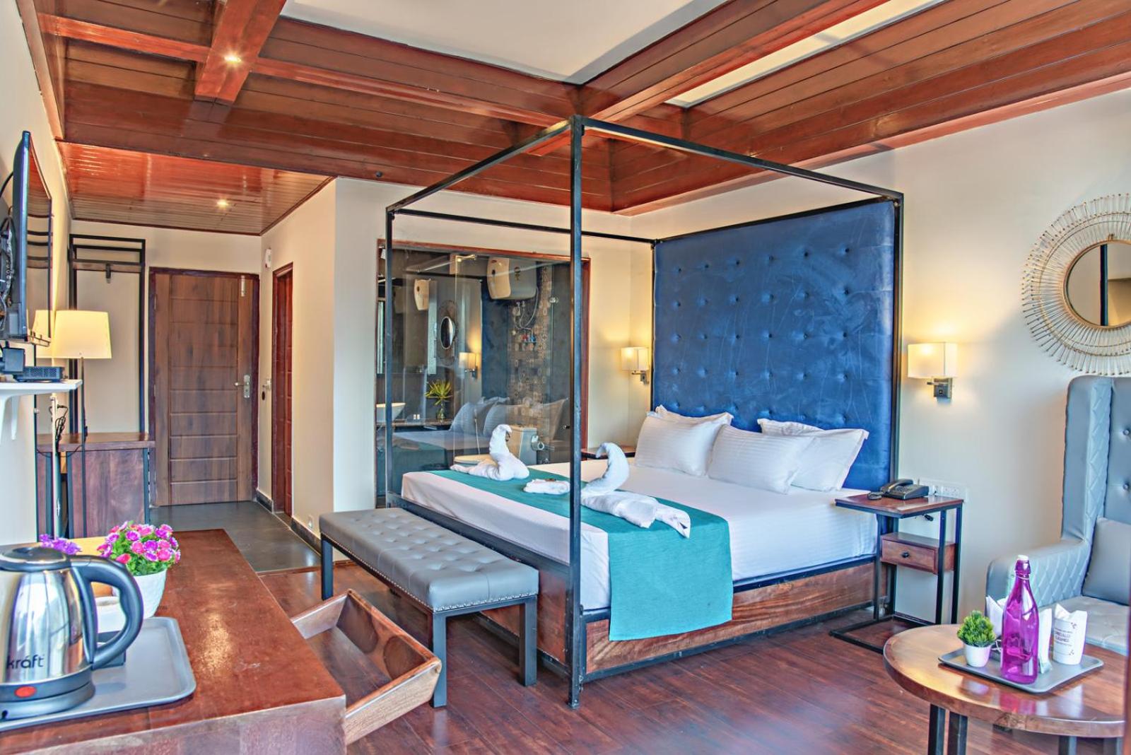 Deluxe Double Room with Balcony photo 2