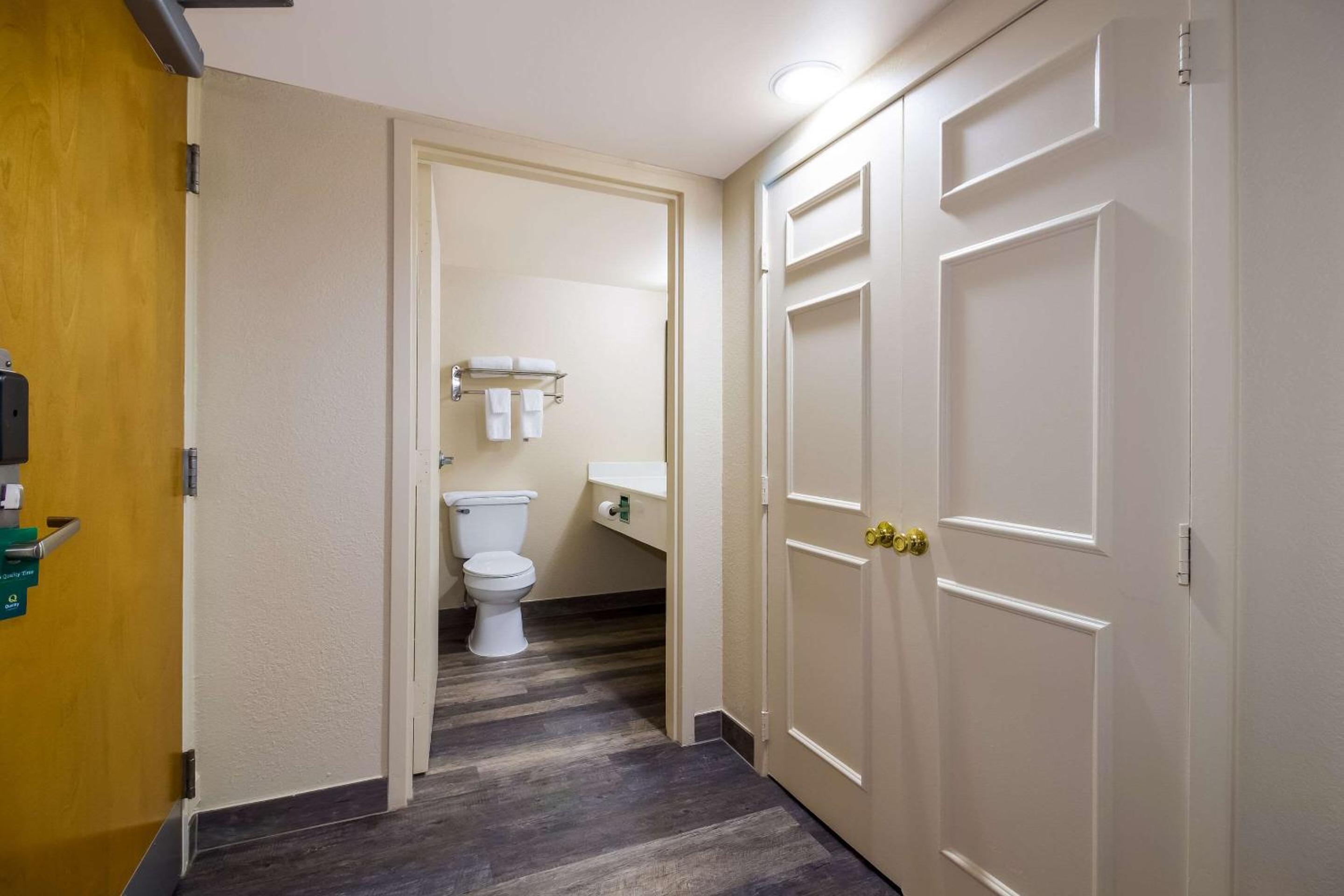 Standard Suite with Two Double Beds - Non-Smoking - Photo 3