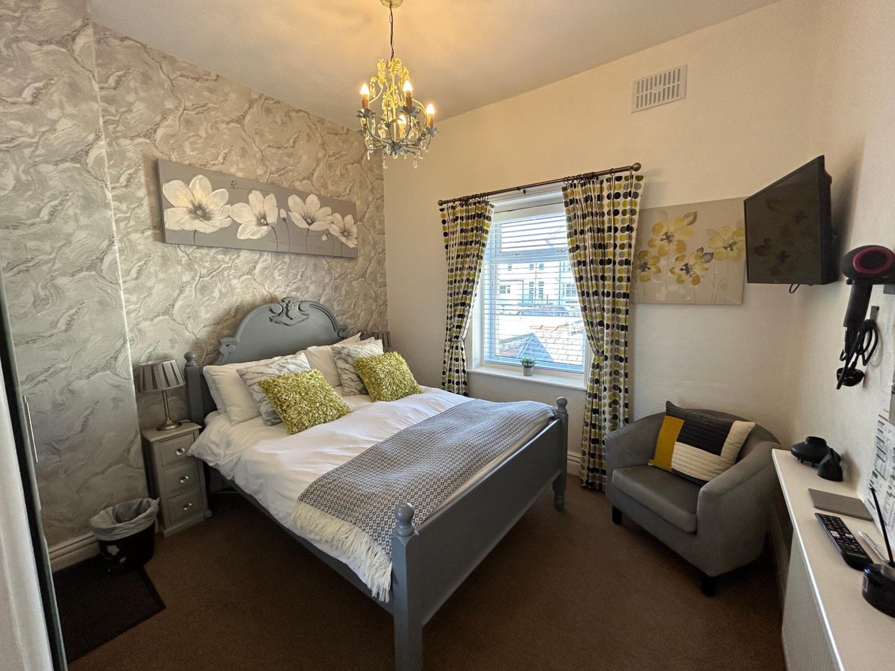 Small Double Room - Photo 21