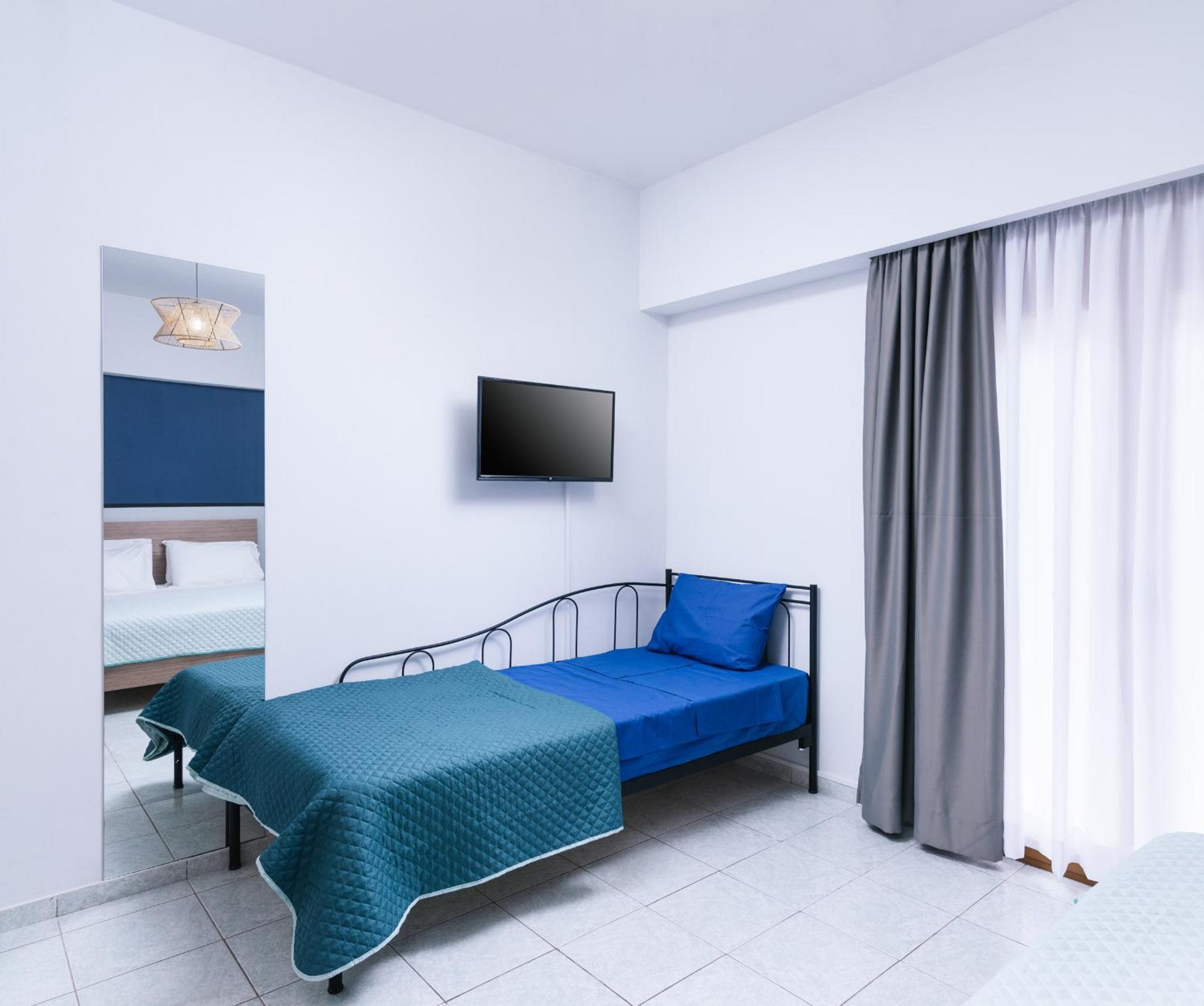 Deluxe Triple Room - Photo 9