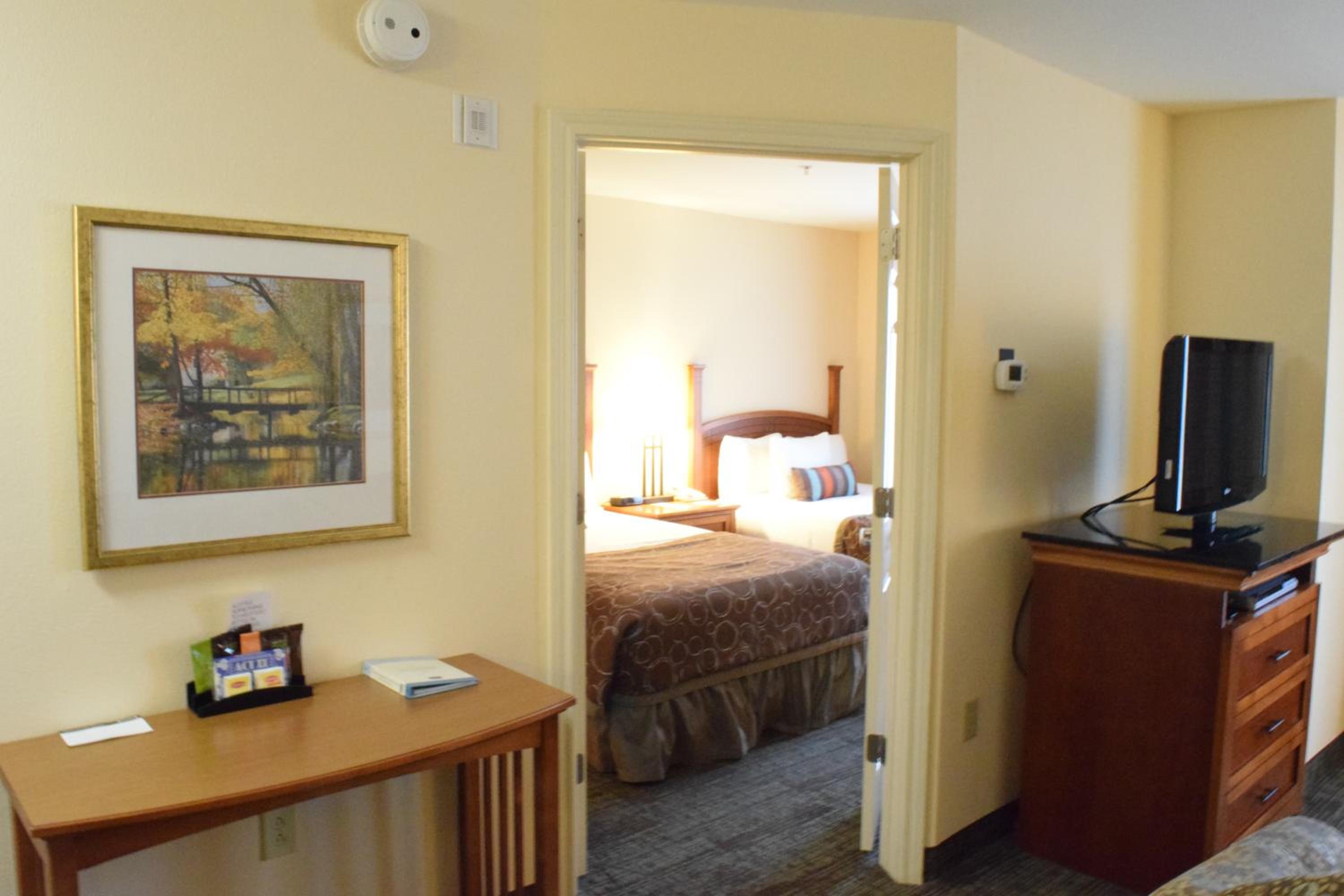 One-Bedroom Suite with Two Double Beds - Photo 3