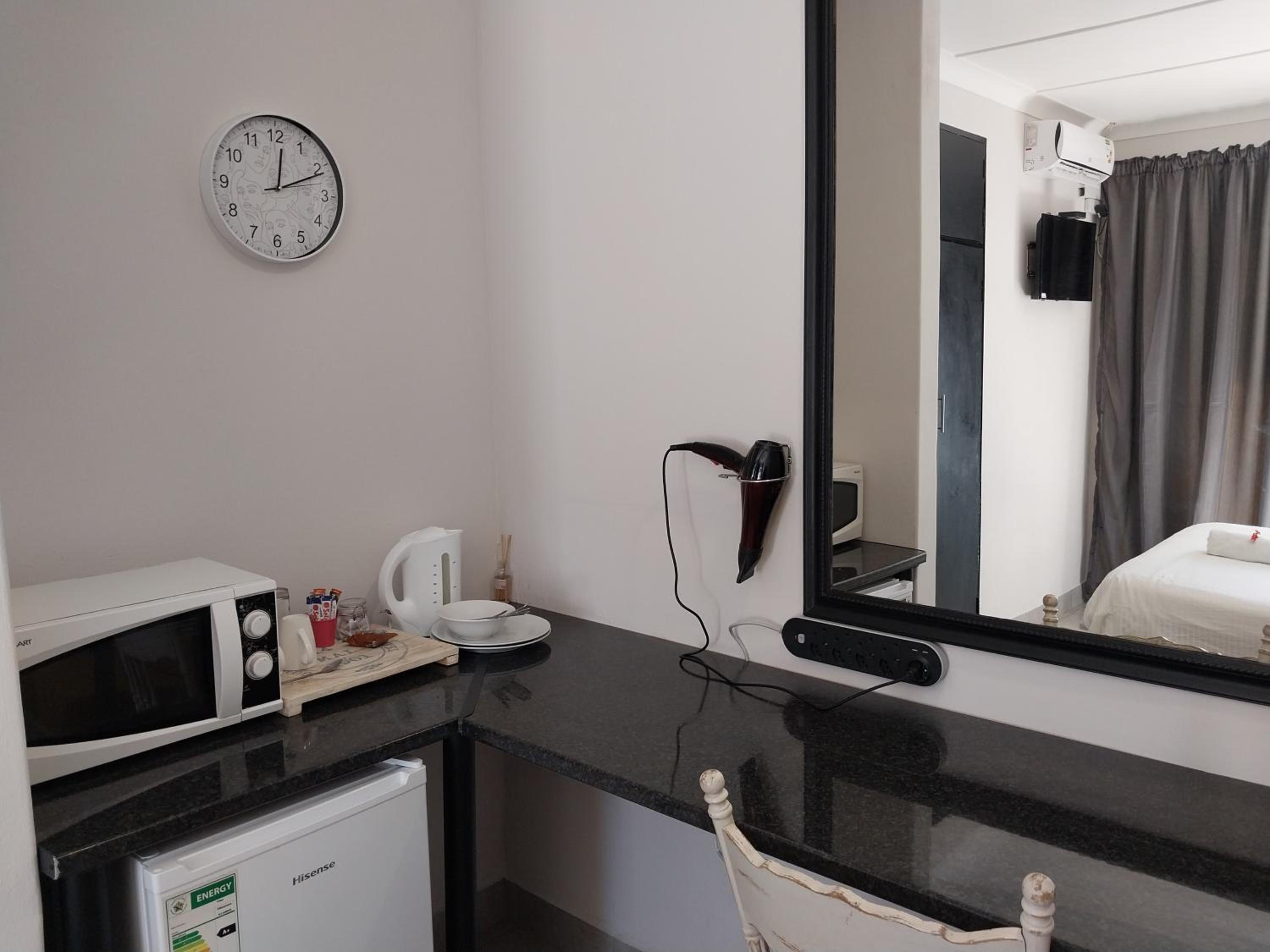 Standard Twin Room - Photo 2