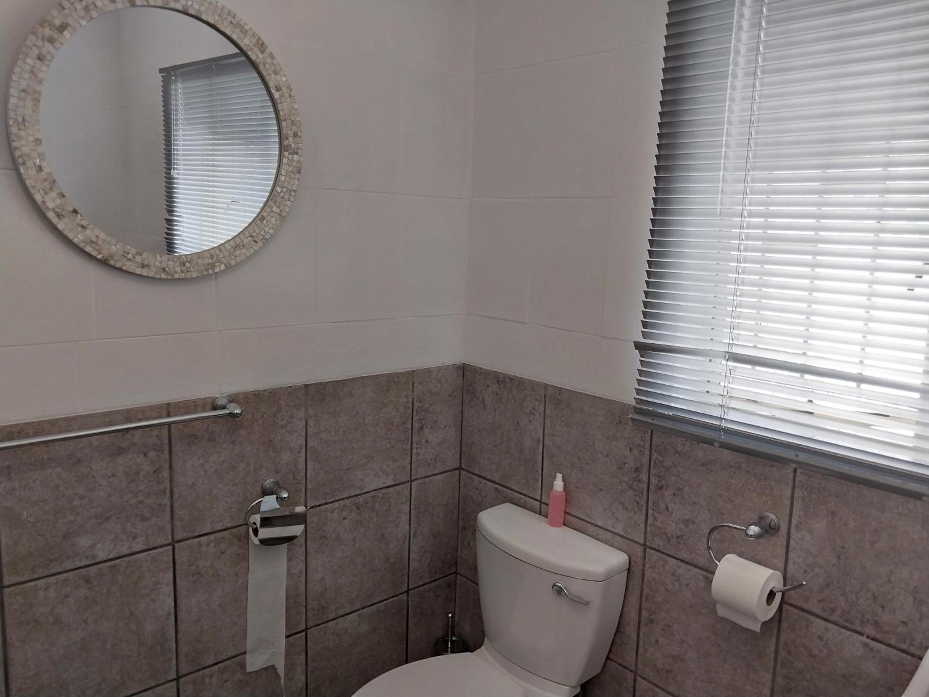 Standard Twin Room - Photo 3