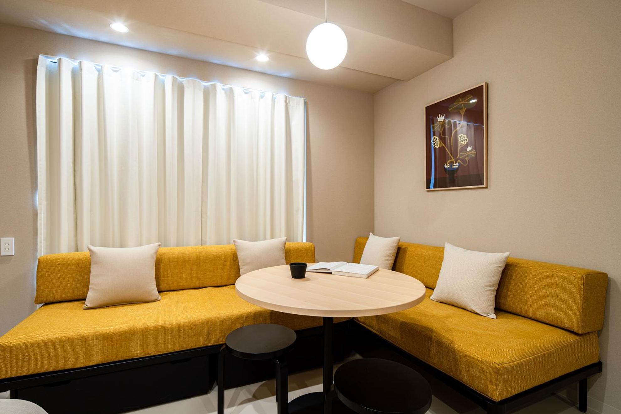 Deluxe Studio Apartment photo 2