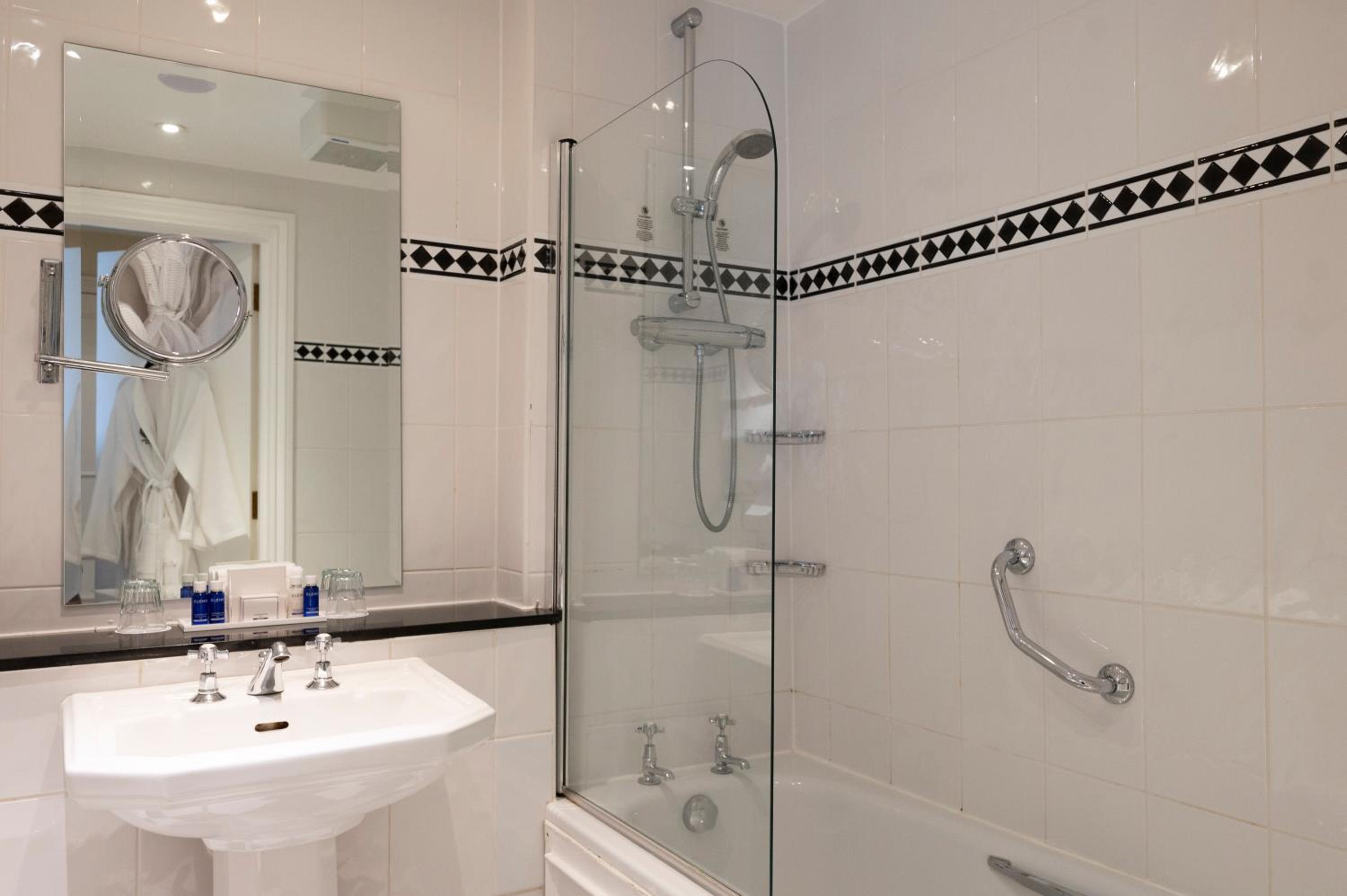 Large Double or Twin Room photo 2