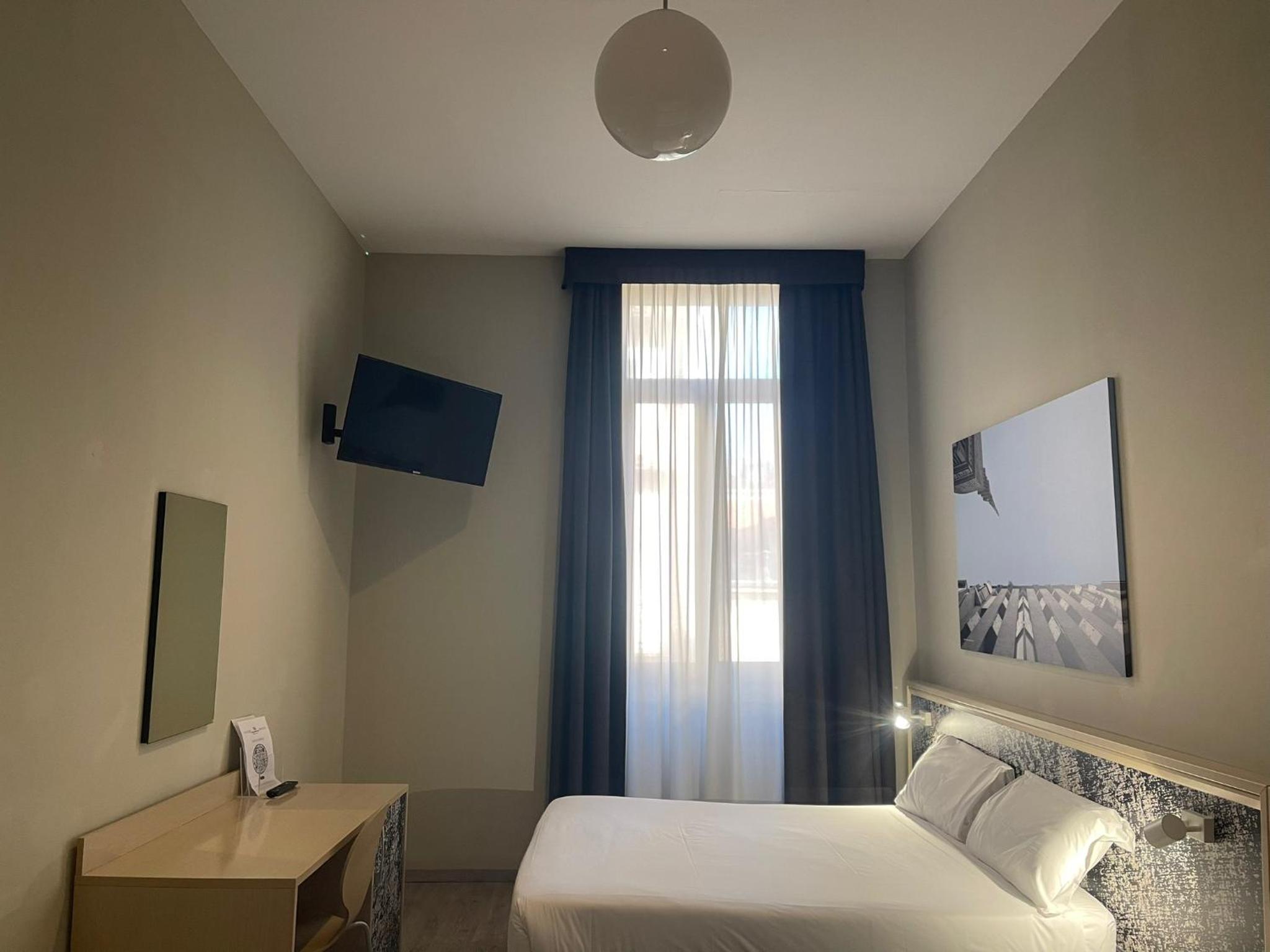 Double Room - Photo 4