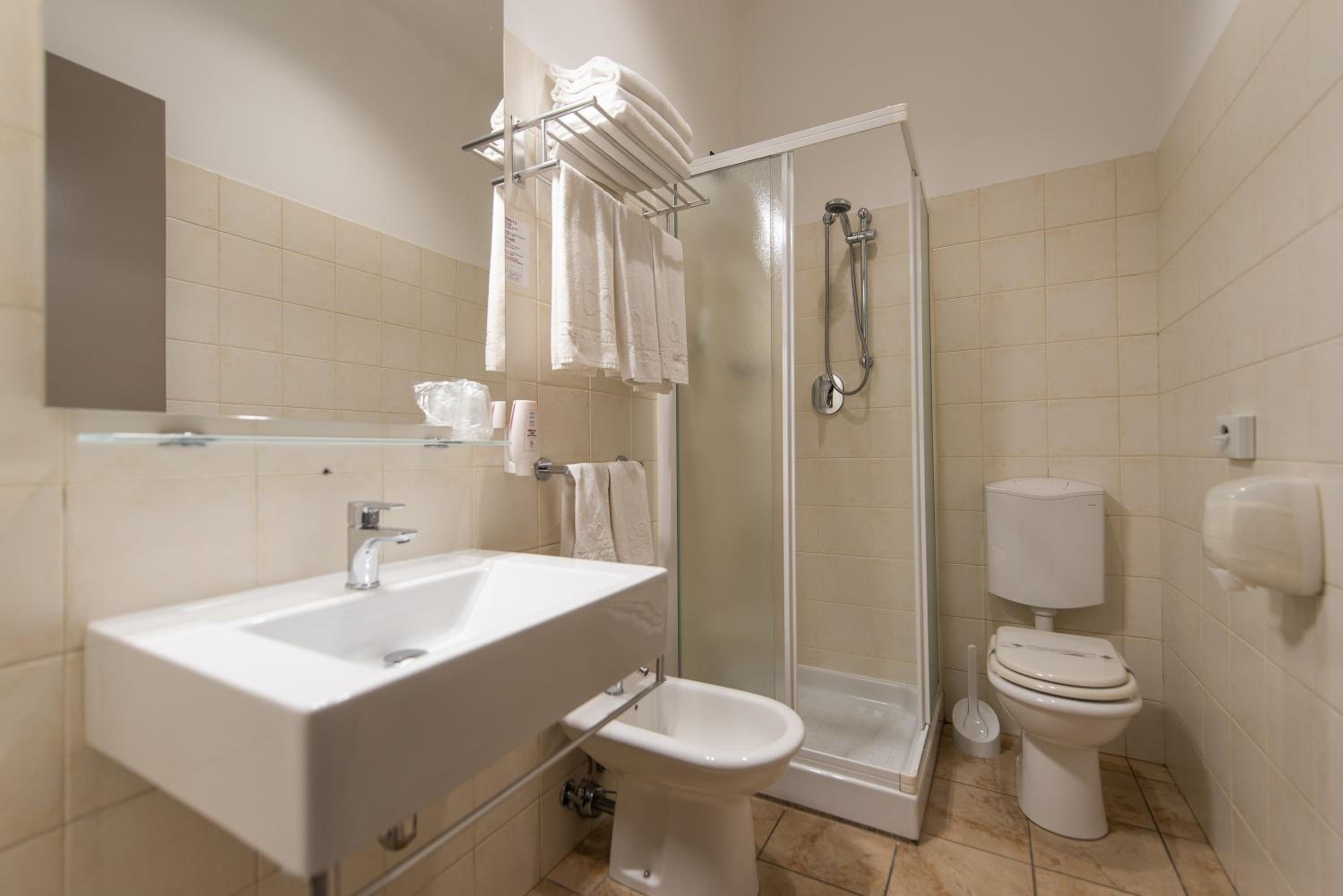 Quadruple Room - Photo 2