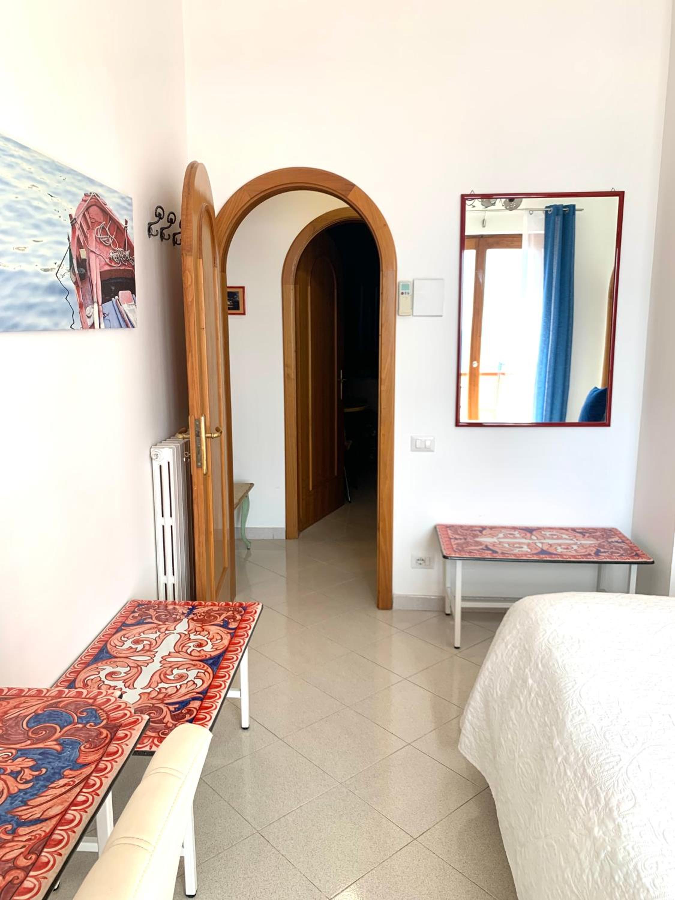 One-Bedroom Apartment with Sea View - Red