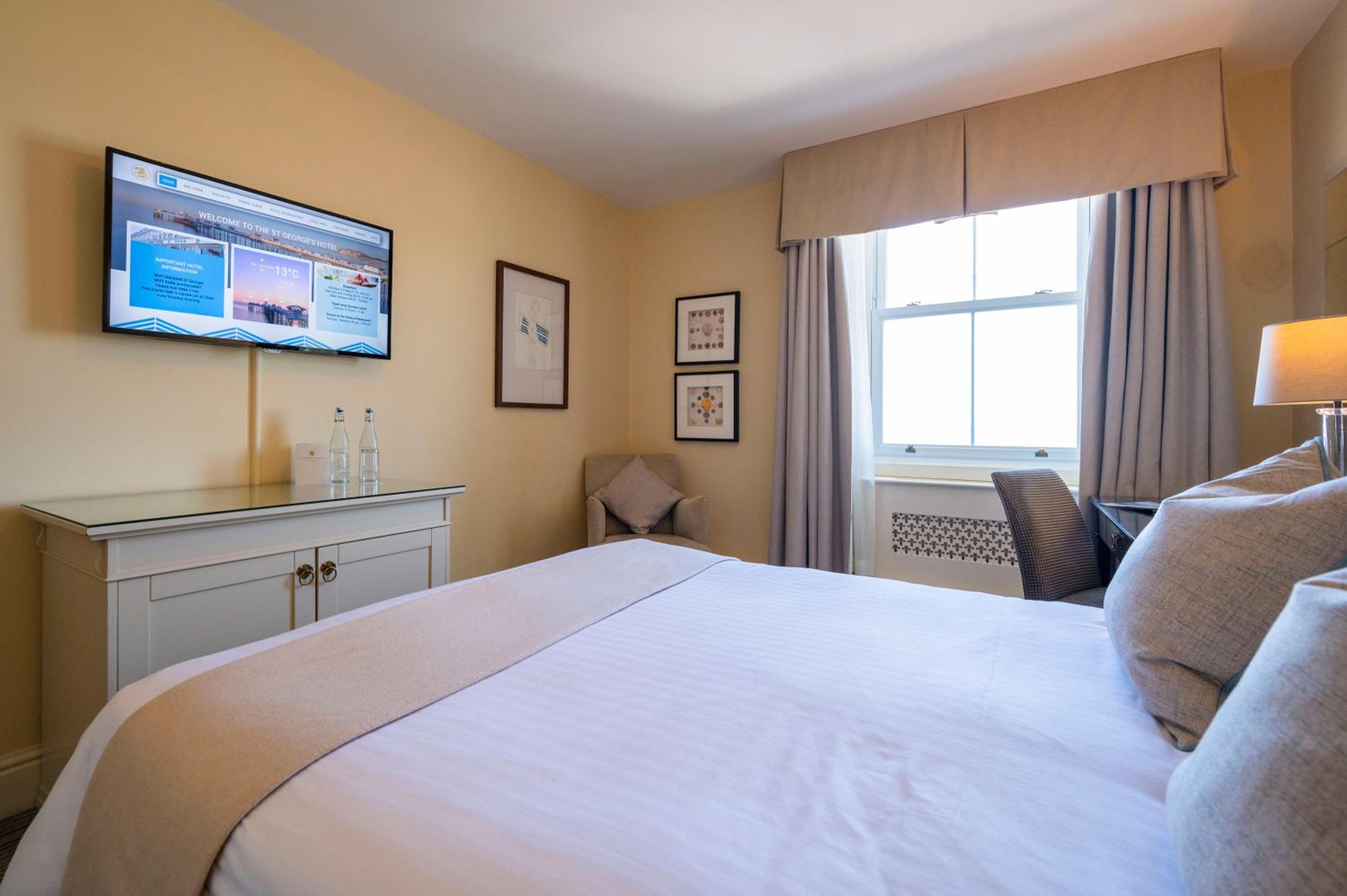 Classic Double Room with Partial Sea View photo 3
