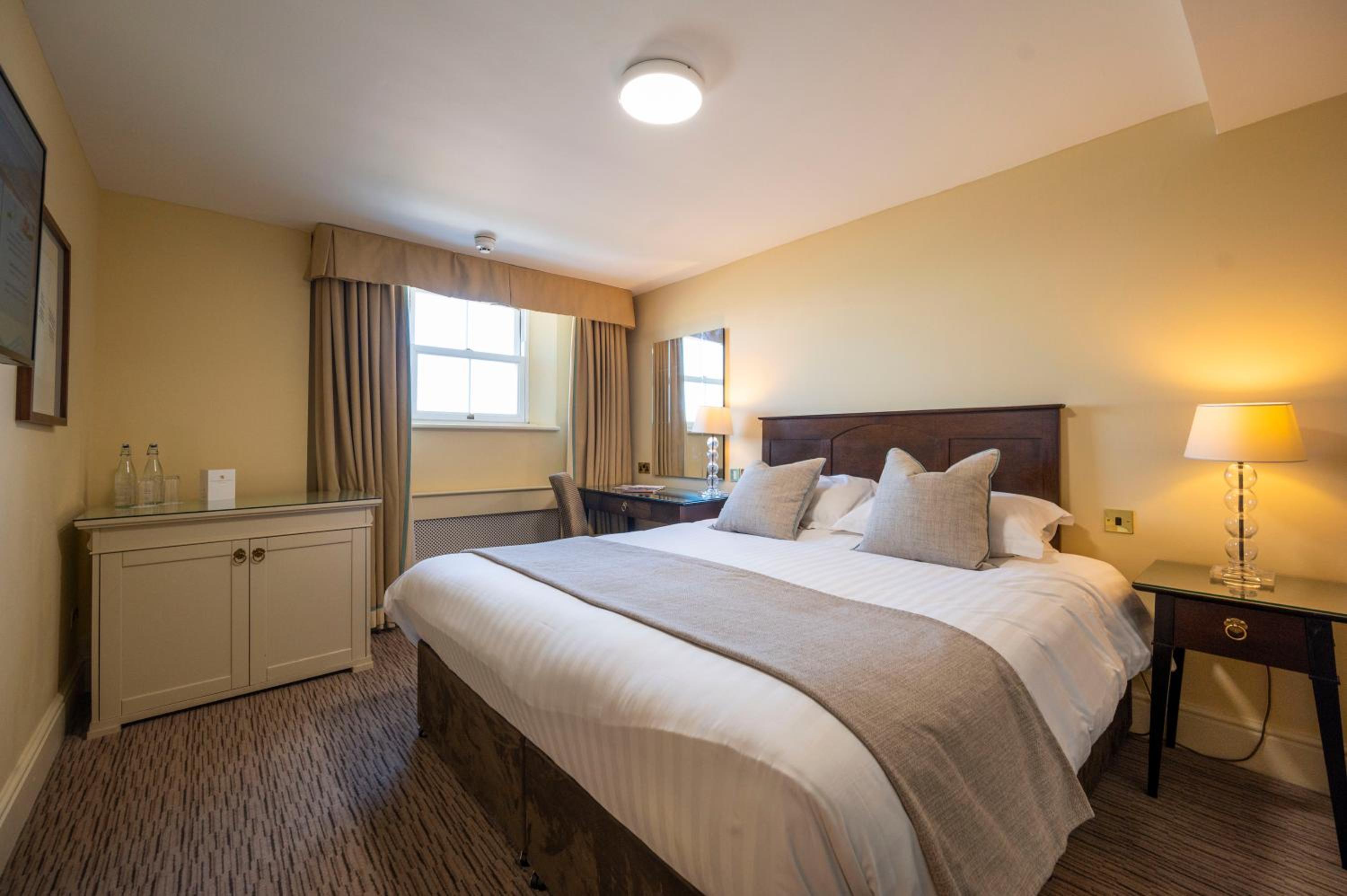Classic Double Room with Partial Sea View photo 2