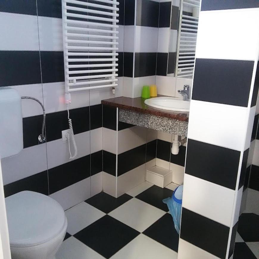 Quadruple Room with Bathroom - Photo 5