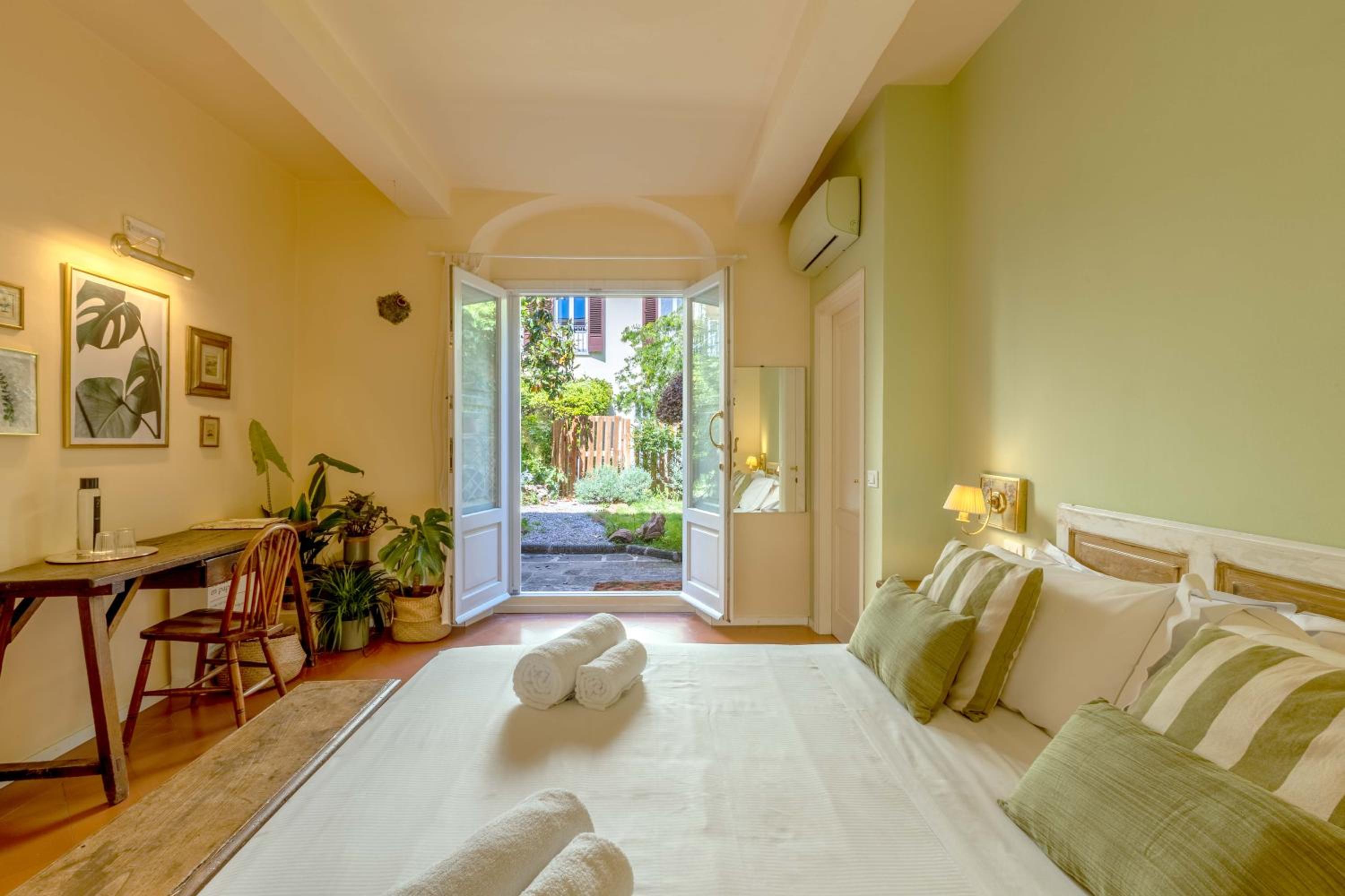 Family Room with Garden View
