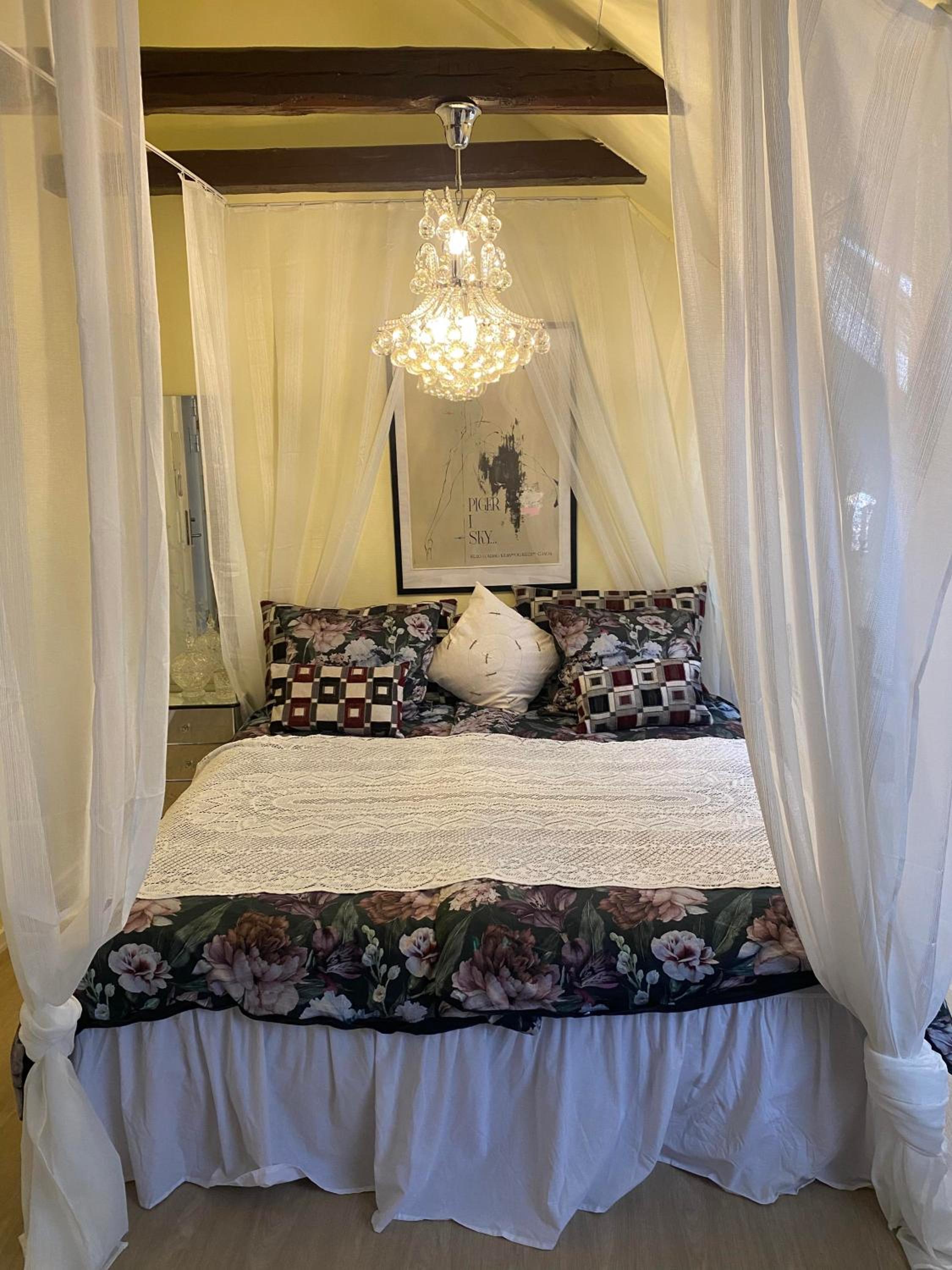 Double Room with Shared Bathroom photo 3