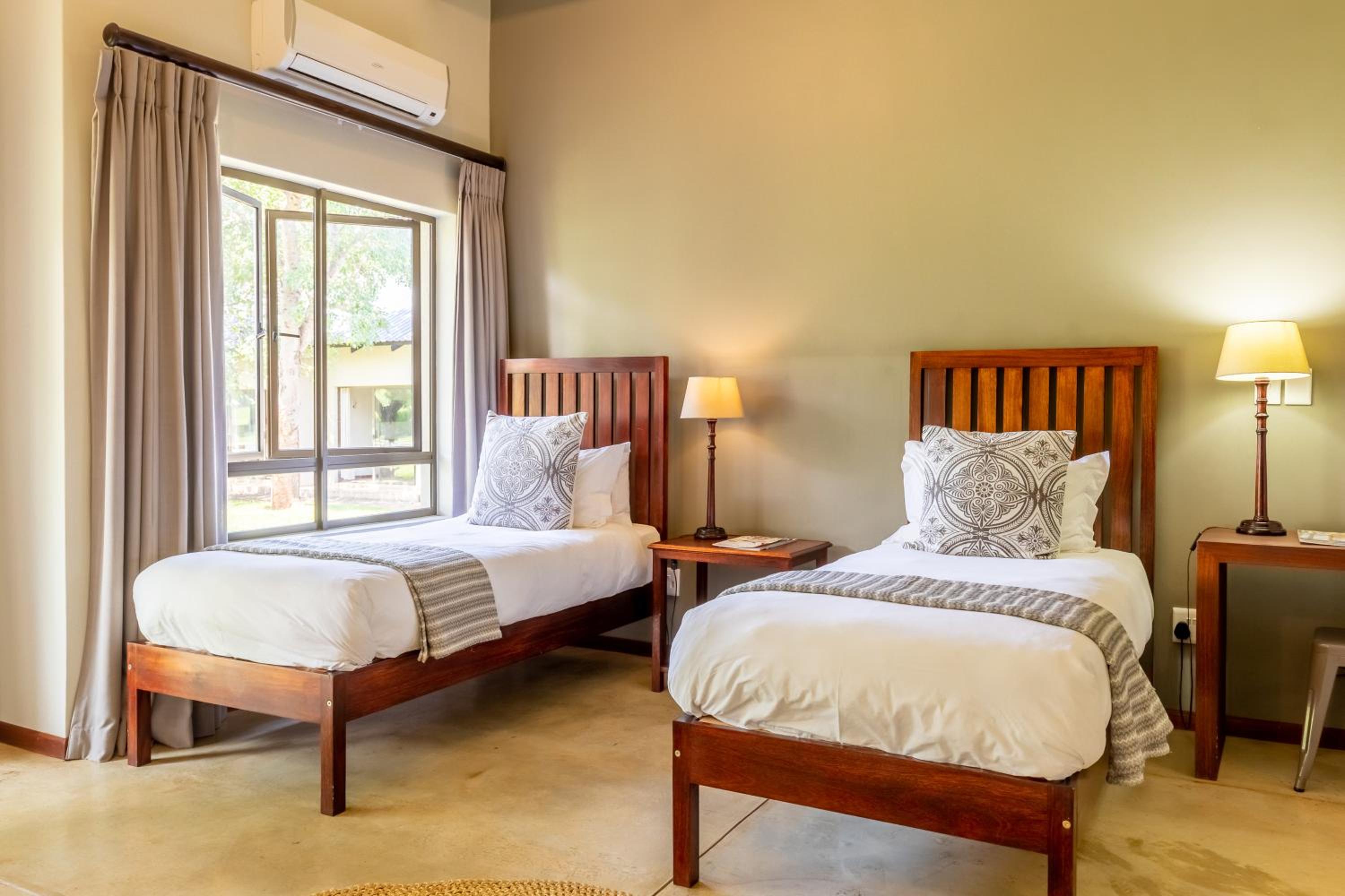 Luxury Double or Twin Room with Pool View photo 1