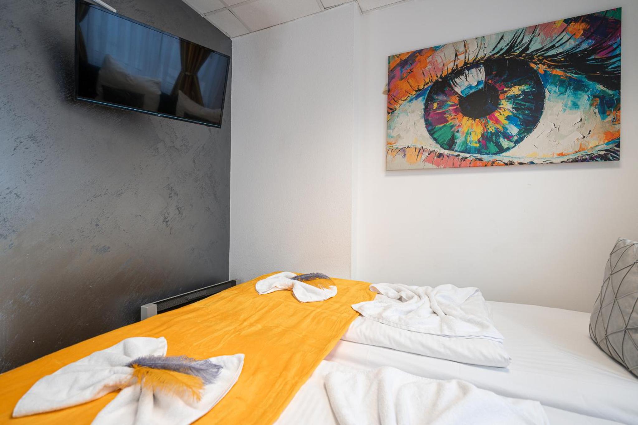 Standard Double or Twin Room - Photo 6