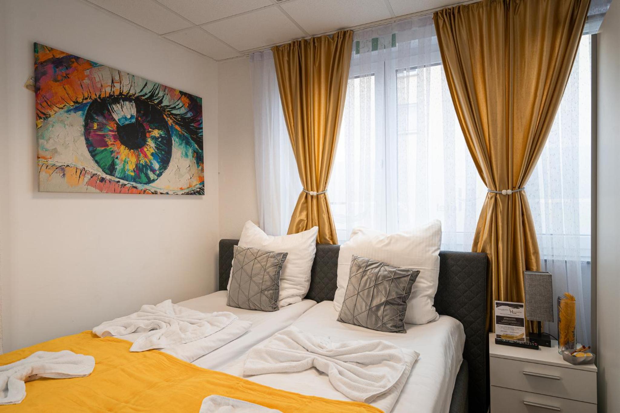 Standard Double or Twin Room - Photo 7