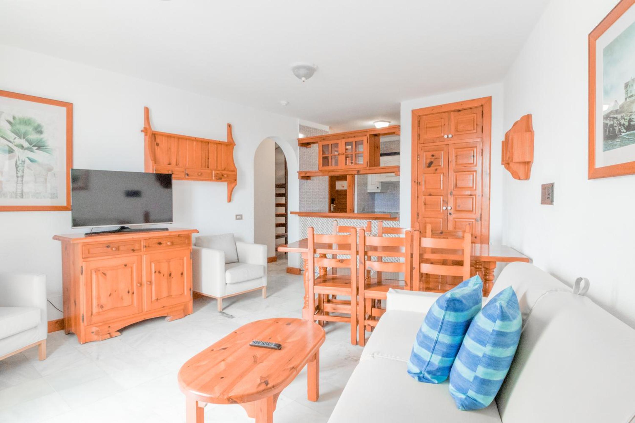 Apartamento Clásico de Tres Habitaciones con Vista al Jardín