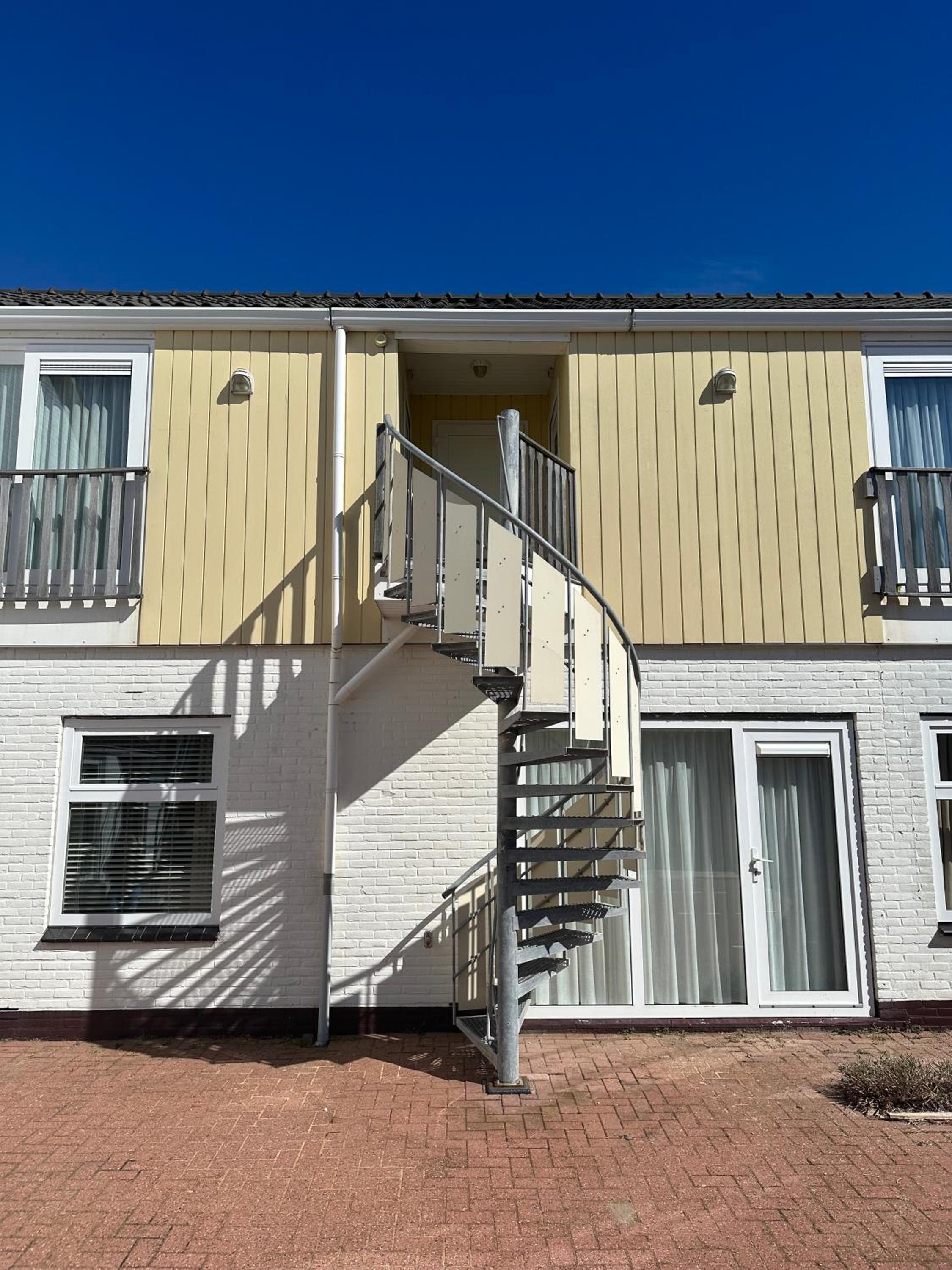 Standard Room With French Balcony - Photo 6