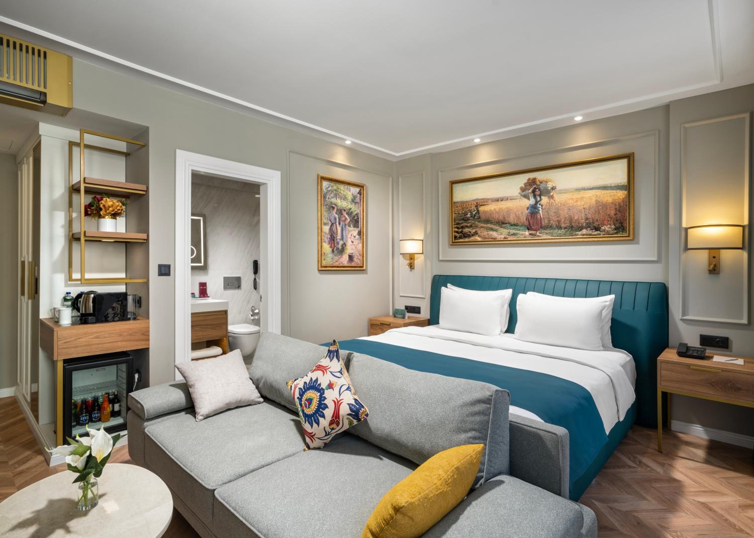 Deluxe King Room photo 1