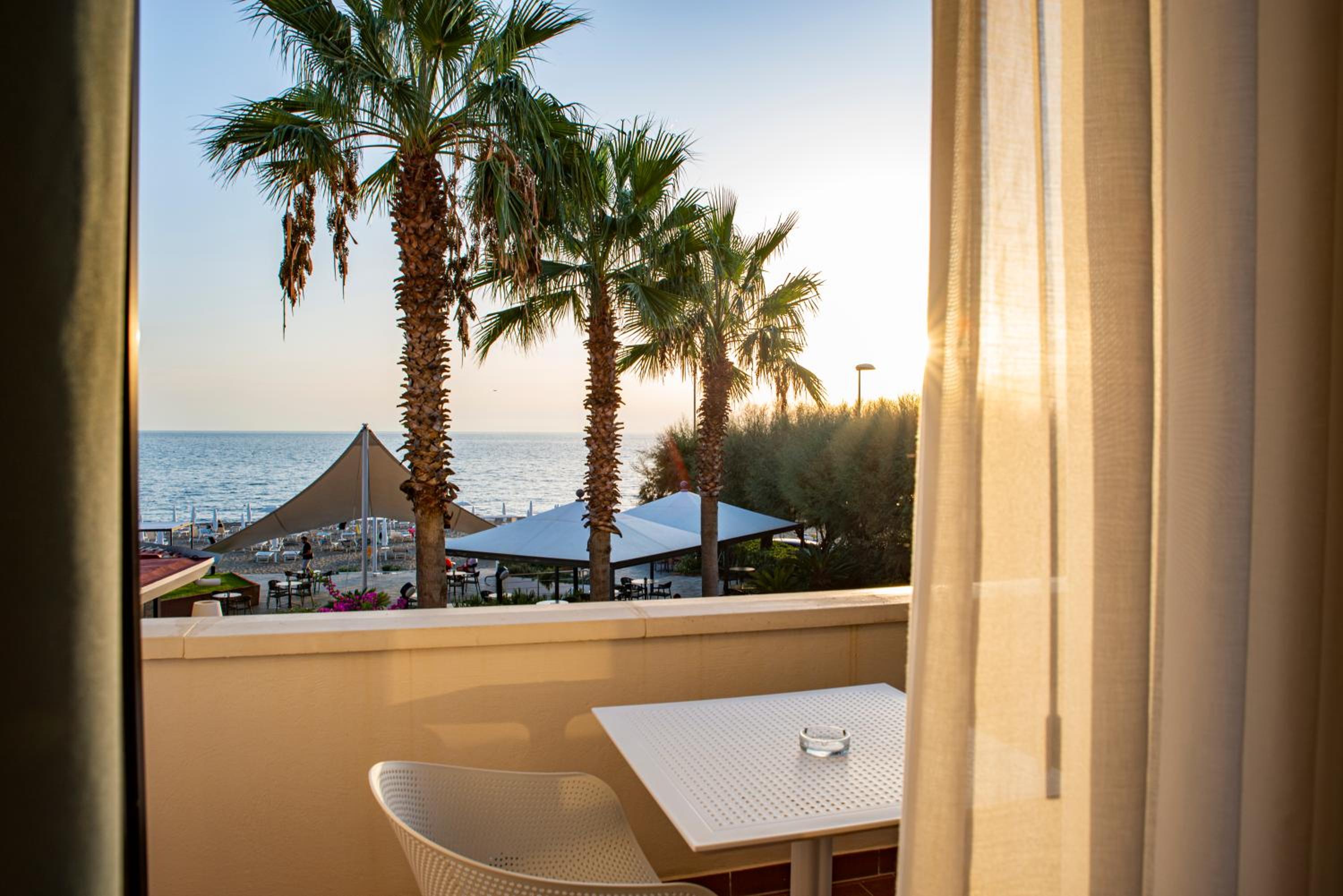 Deluxe Double Room with Sea View - Photo 14
