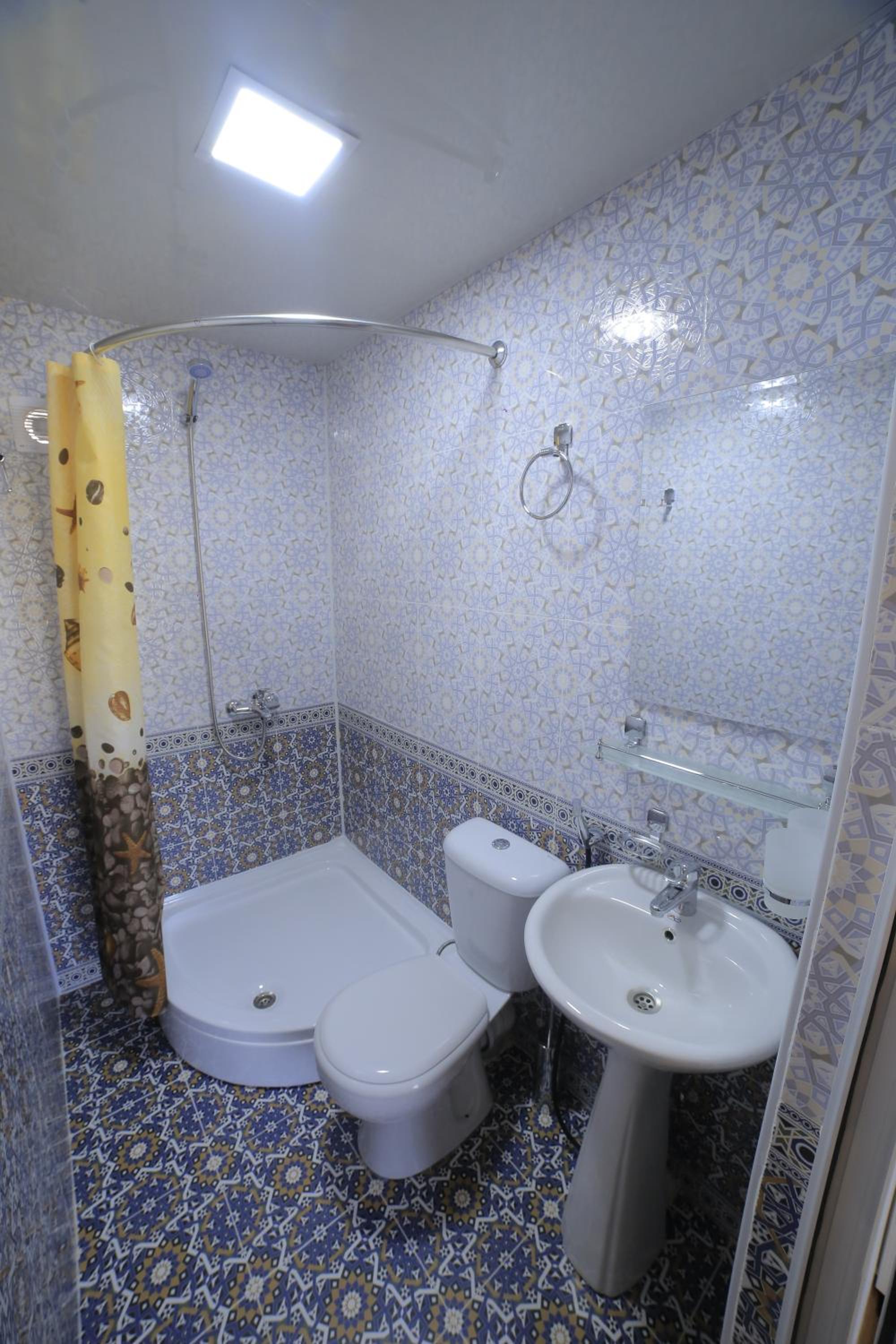 Twin Room with Private Bathroom photo 2