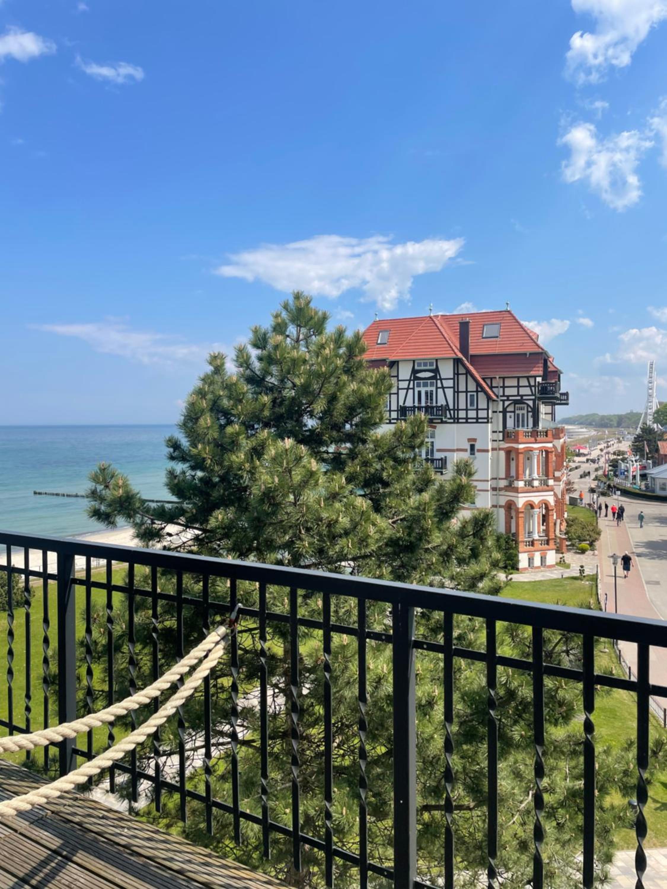 Double Room Partial Sea View thumbnail 6