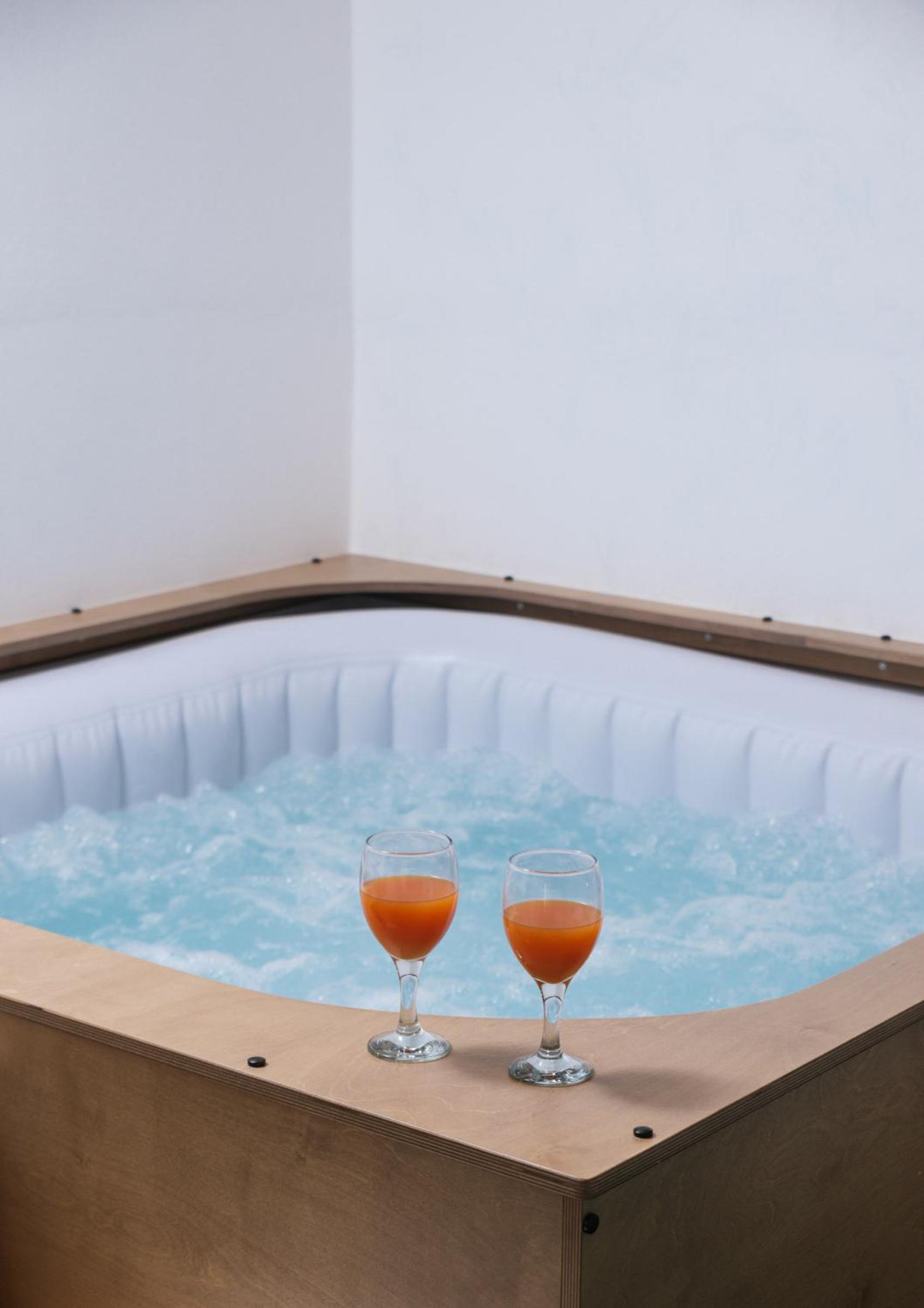 Suite with Hot Tub - Photo 3