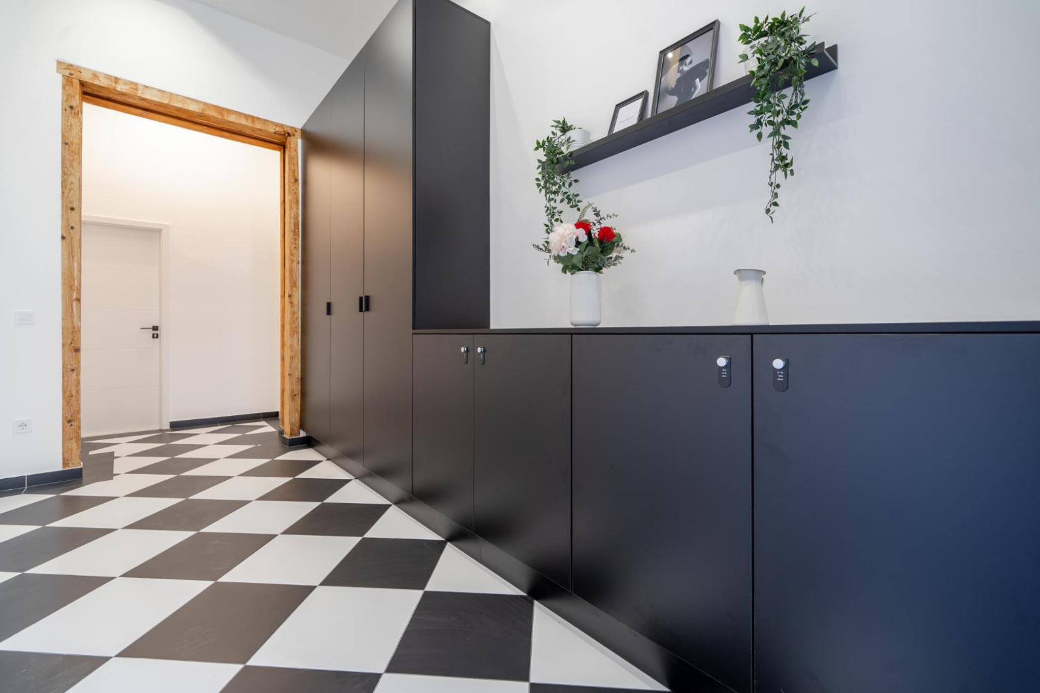 Deluxe Apartment with Gallery - Photo 21