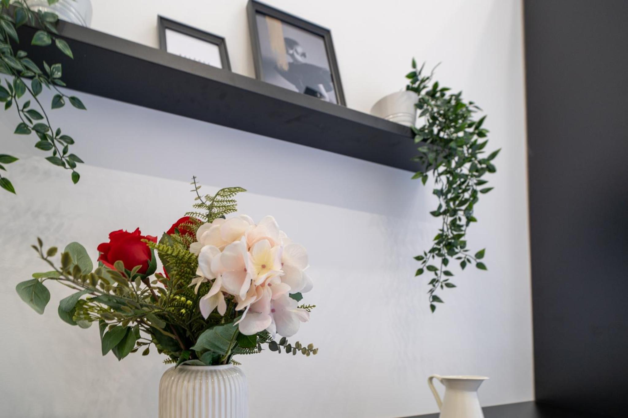 Deluxe Apartment with Gallery - Photo 25