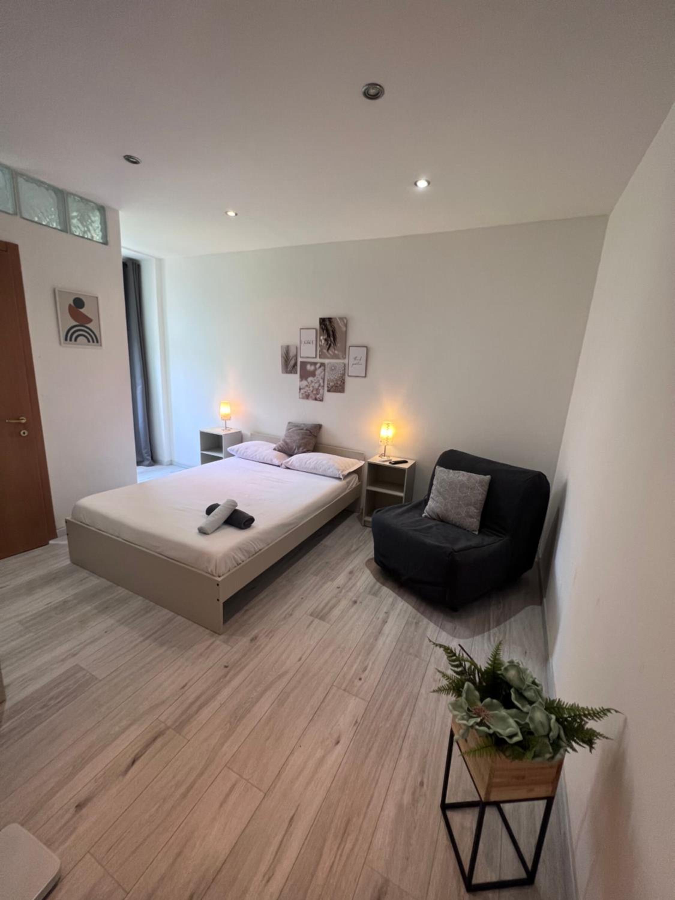 One-Bedroom Apartment