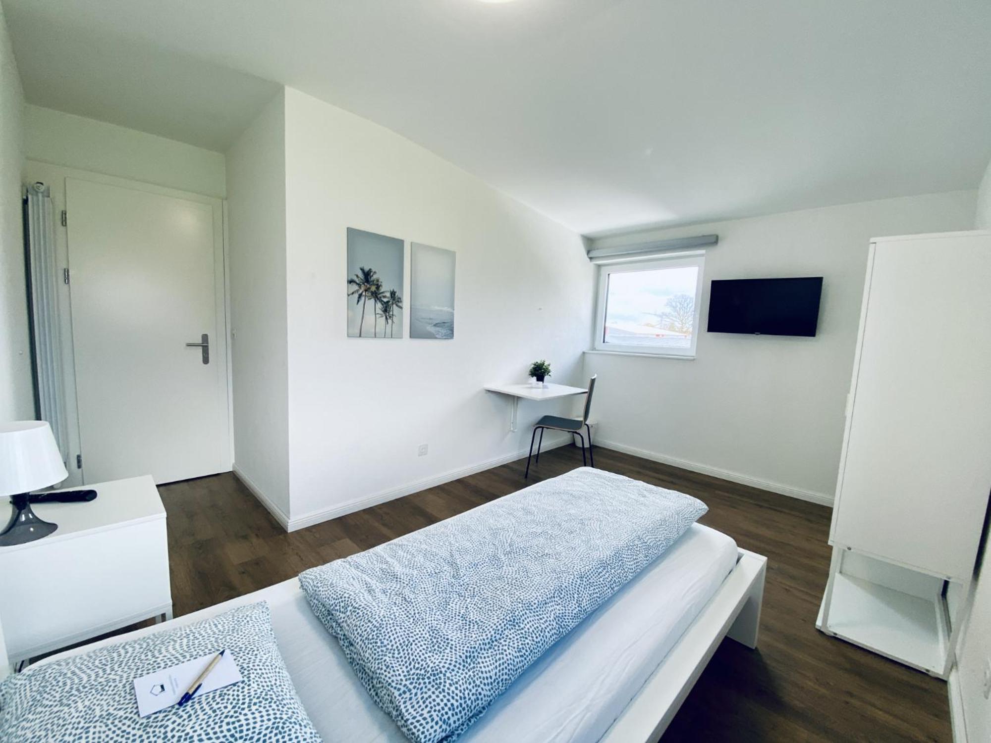 Single Room with Shared Bathroom photo 3