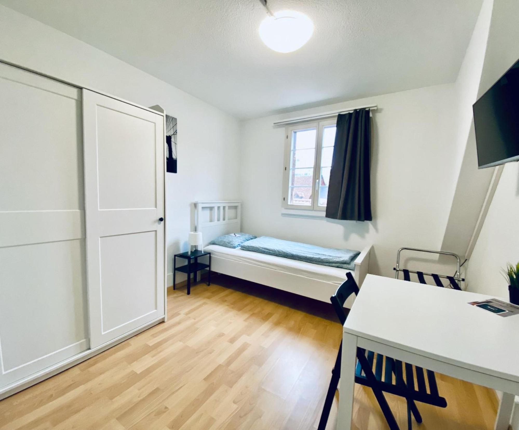 Single Room with Shared Bathroom photo 3