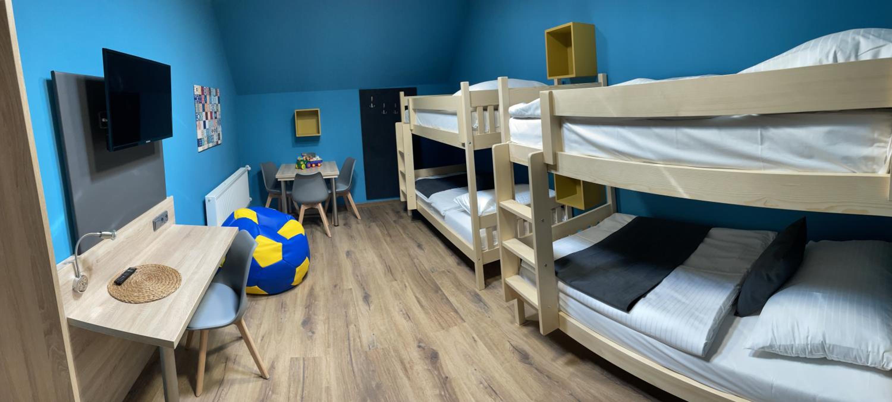 Deluxe Family Suite photo 3