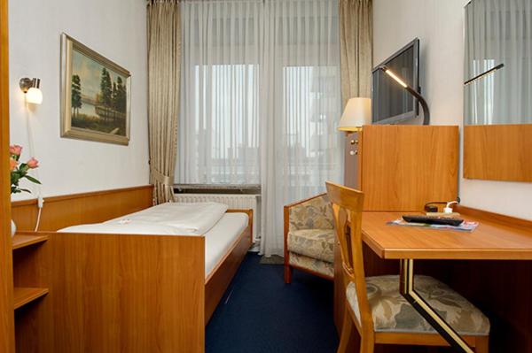 Small Single Room with Balcony and Land View