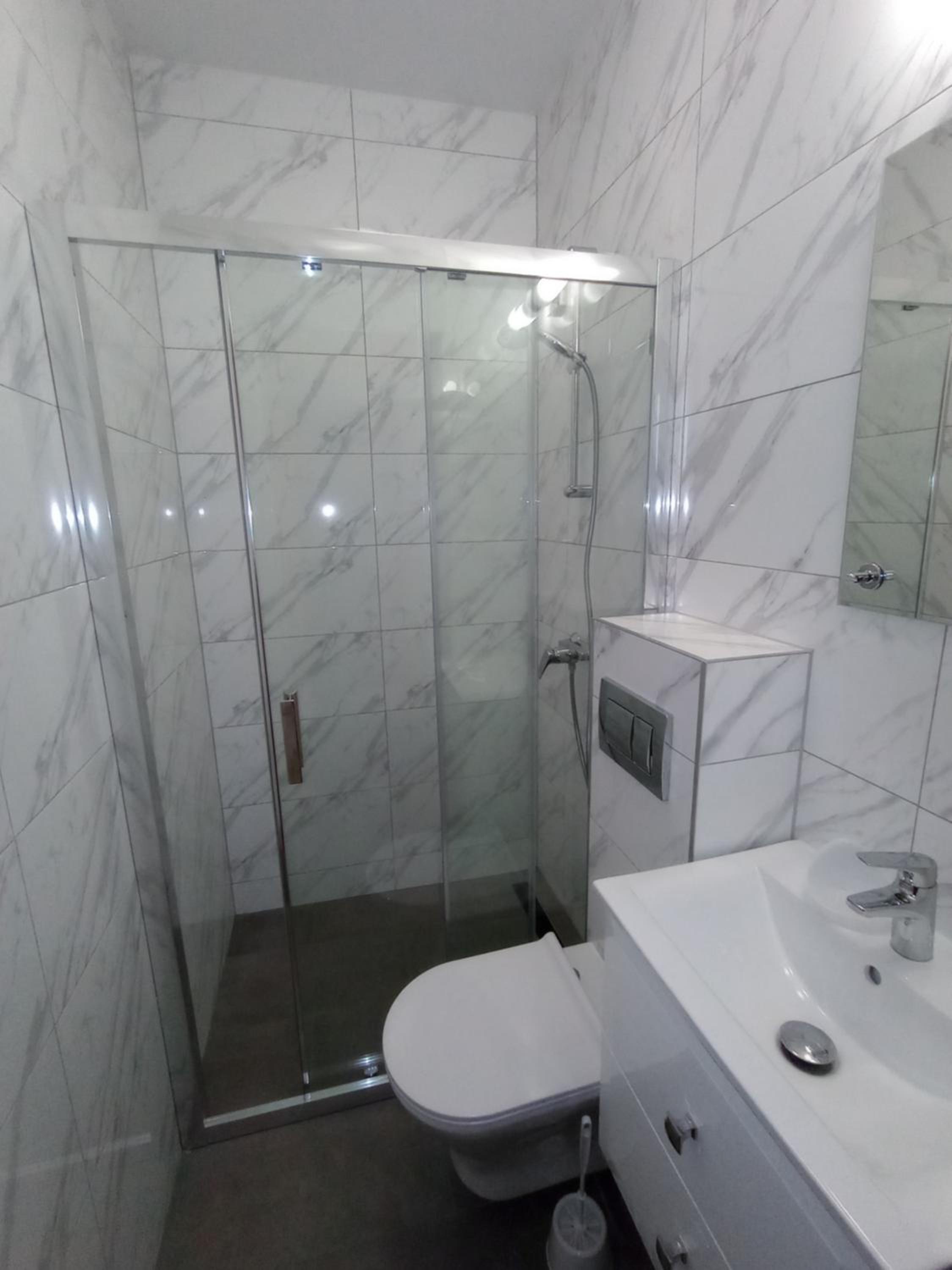 Double Room with Private Bathroom - Photo 29