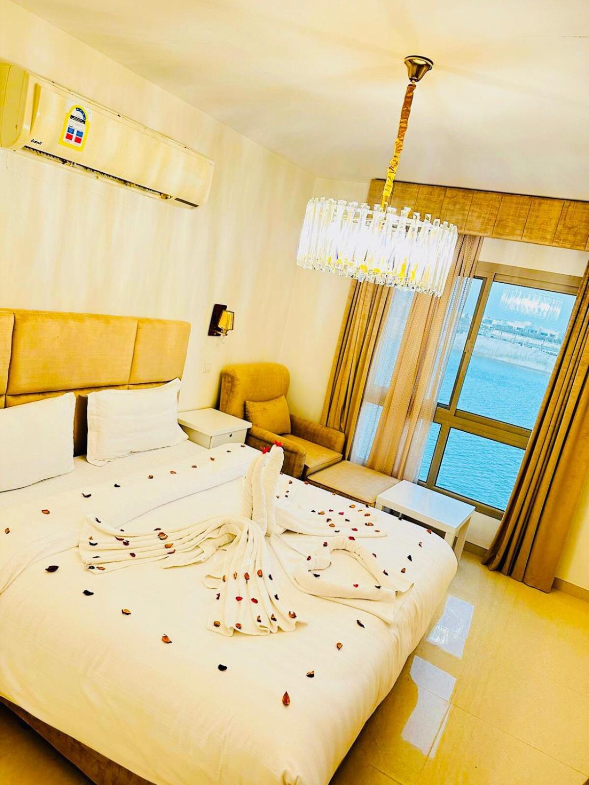 5 bedroom villa with private pool and beach