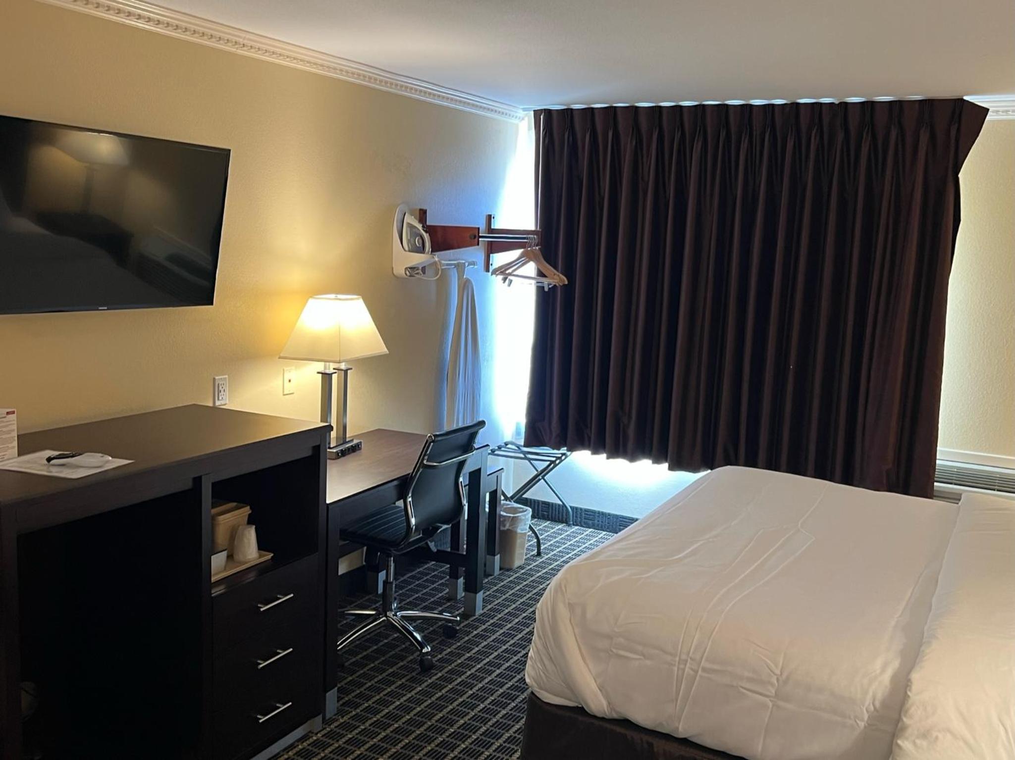 King Room with Sofabed - Non Smoking