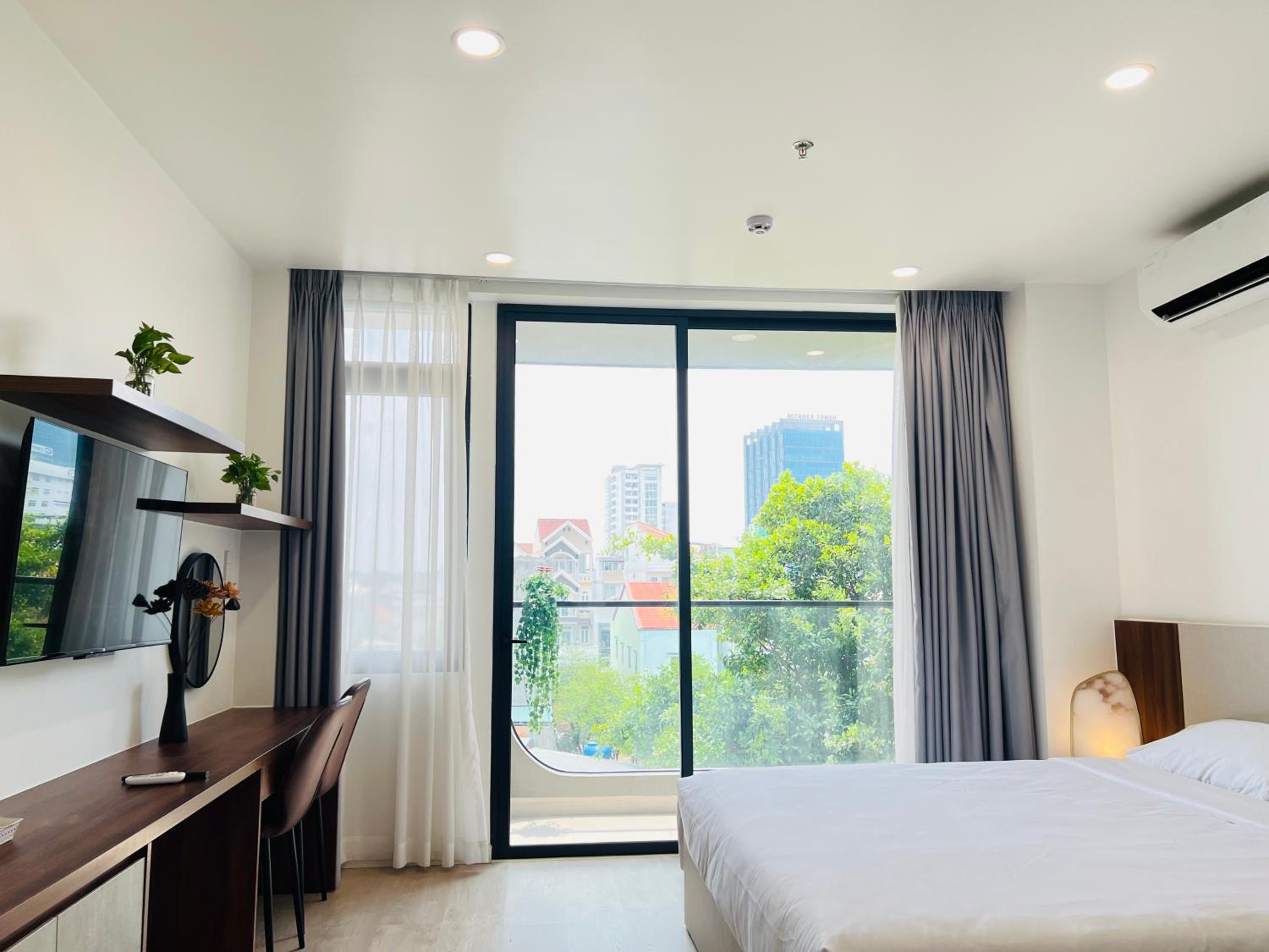 Apartment with Balcony photo 1