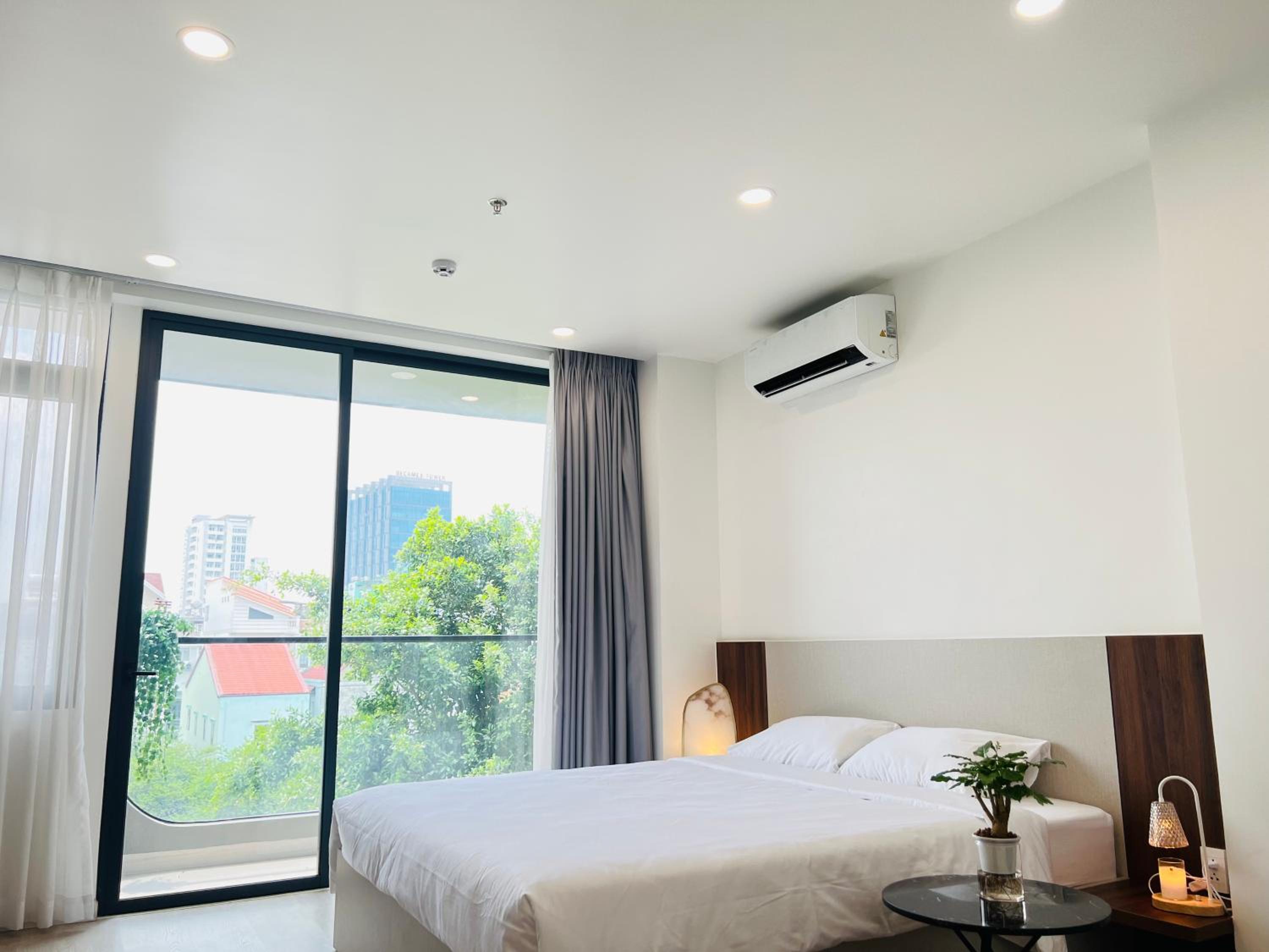 Apartment with Balcony photo 2