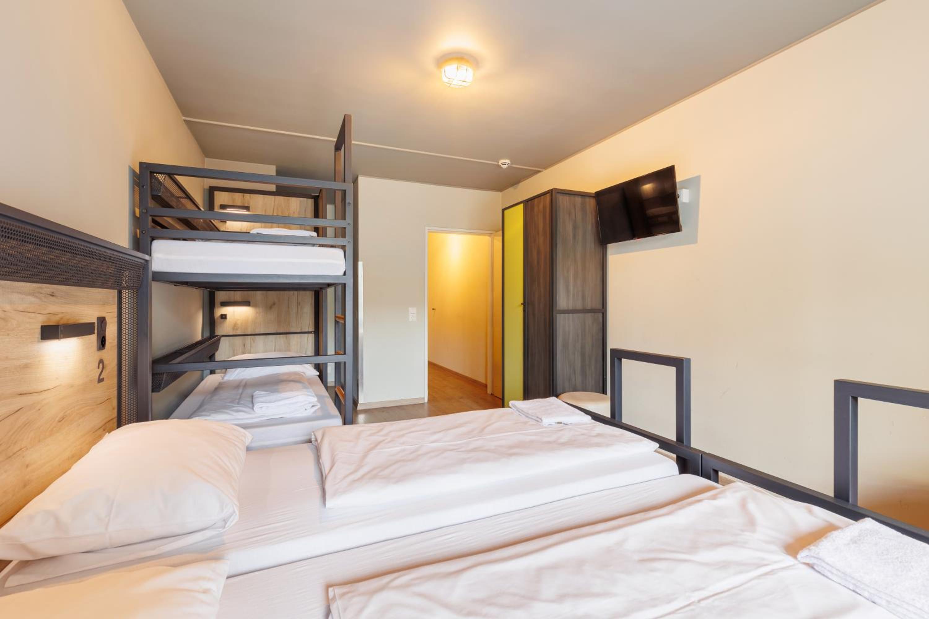 Quadruple Room - Photo 6