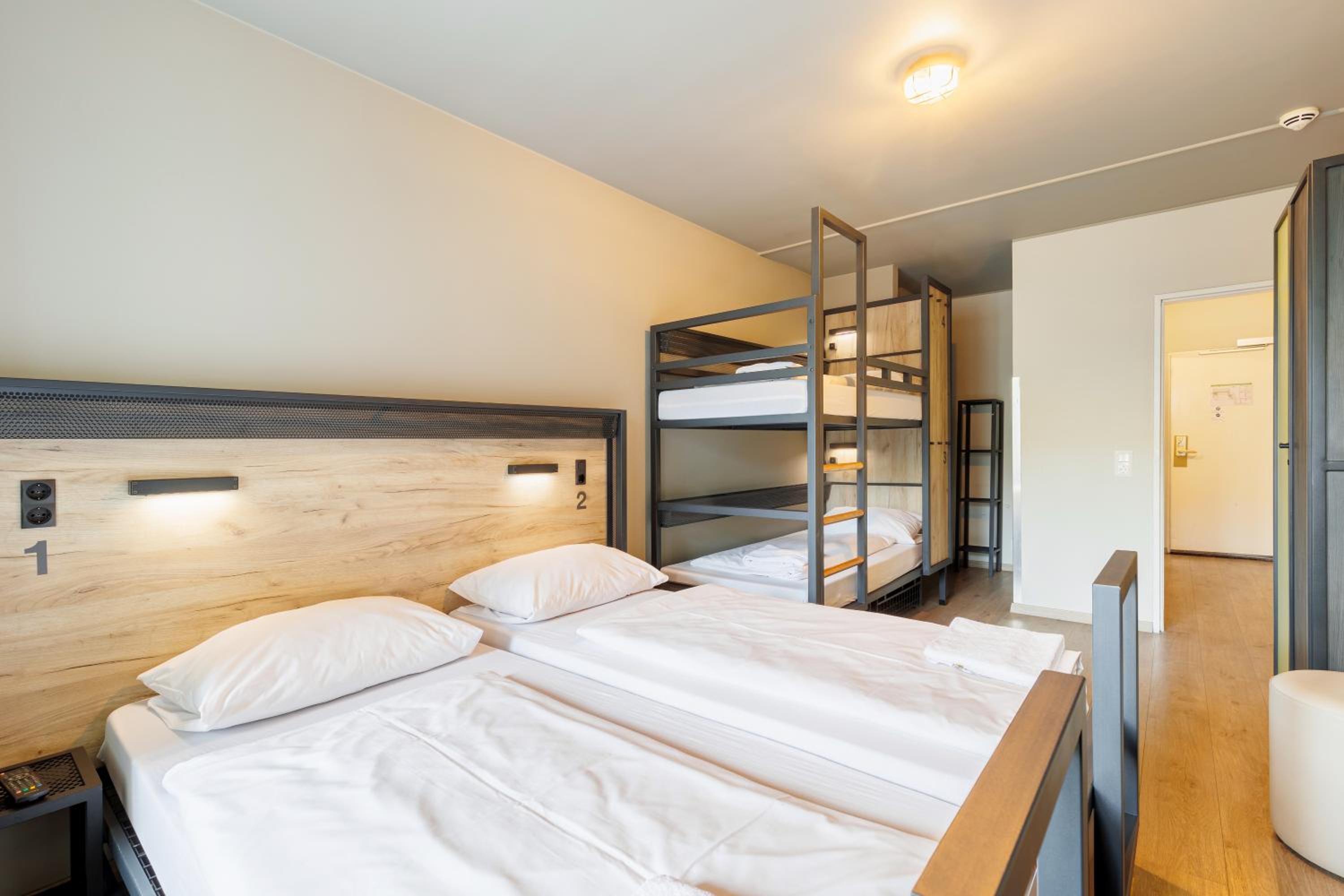 Quadruple Room - Photo 8