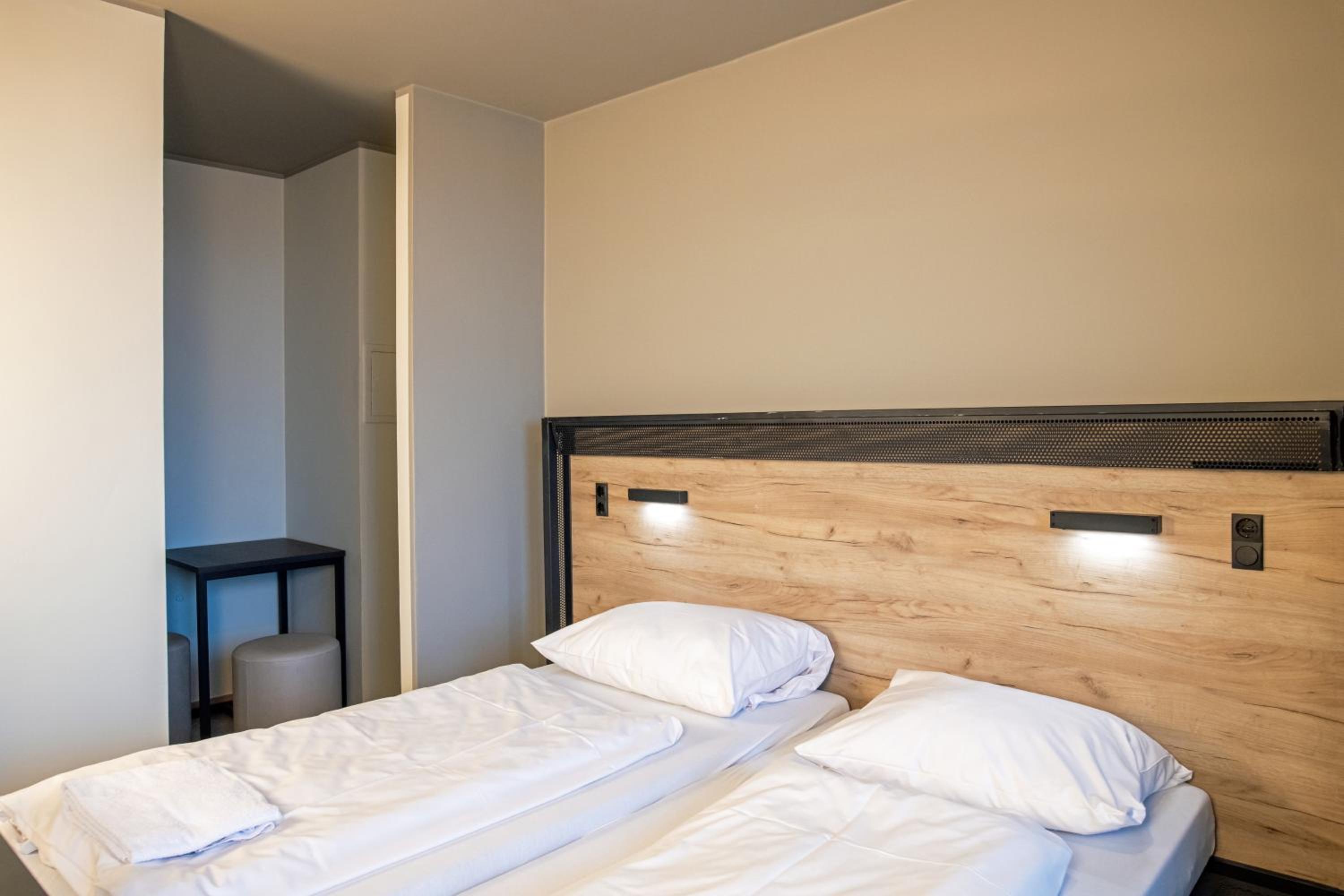 Twin Room - Photo 9