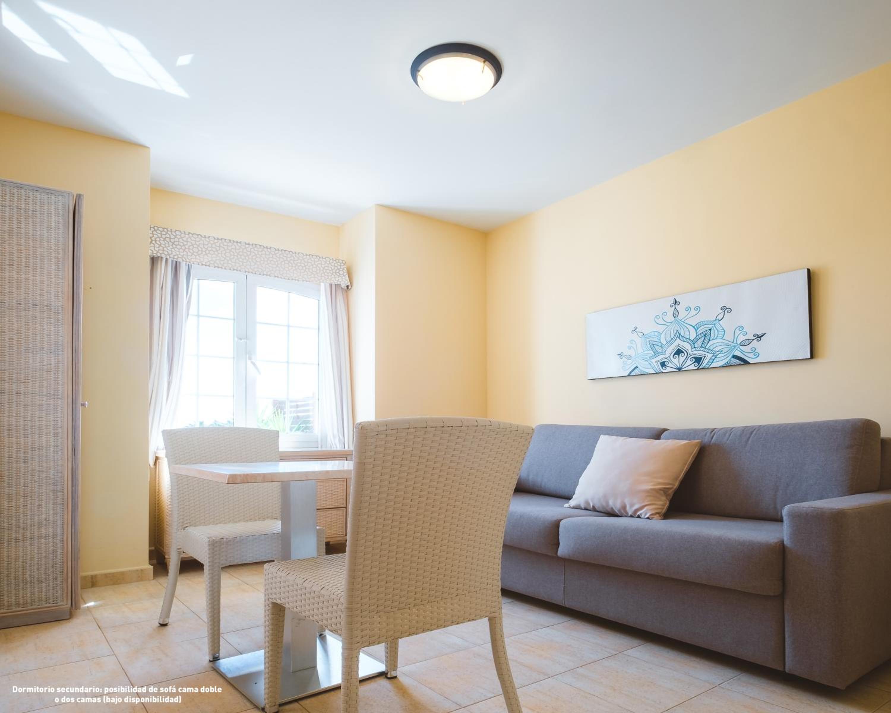 Apartamento de dos habitaciones con vista al mar (1 adulto + 2 niños)